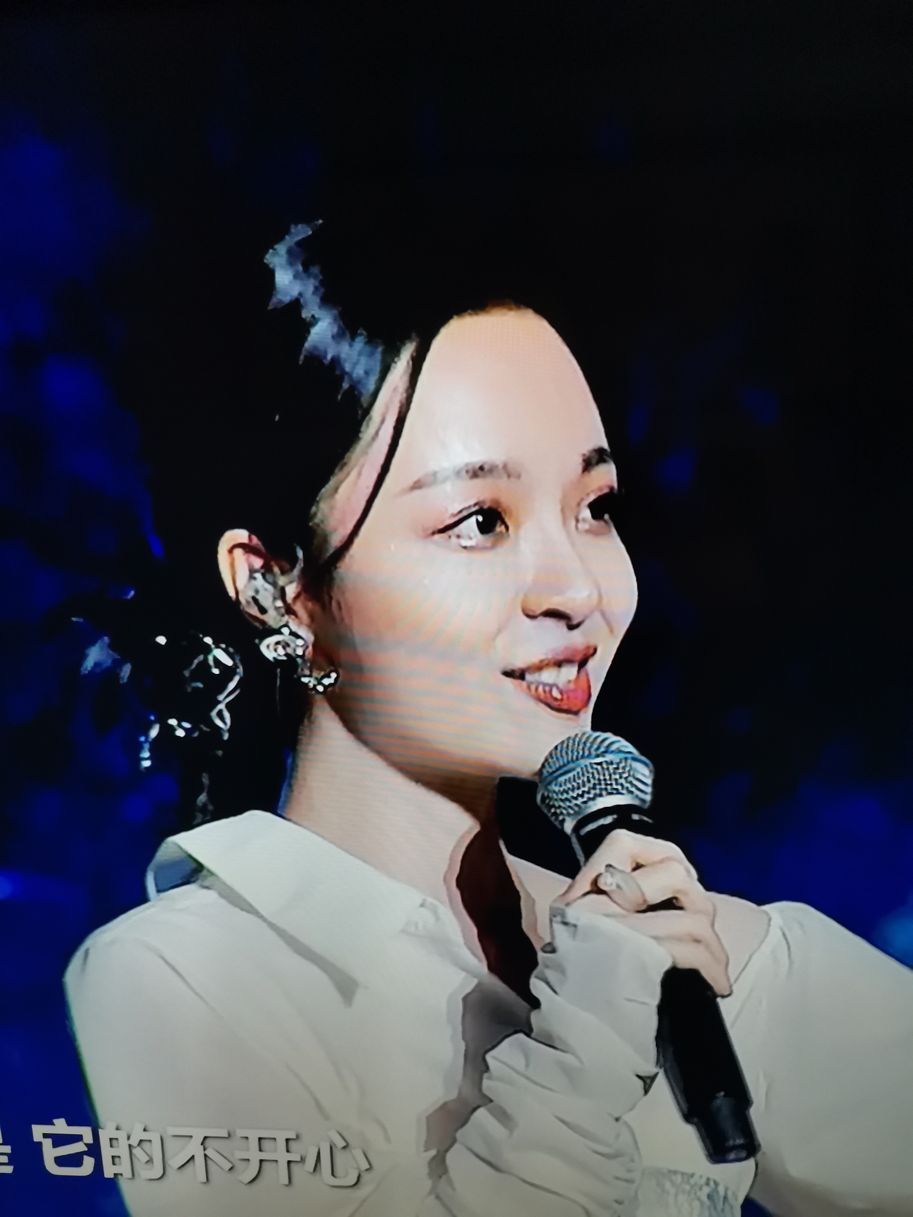 李莎旻子. 芒果台最近推出了一档新的综艺节目巜周末出片大会》.