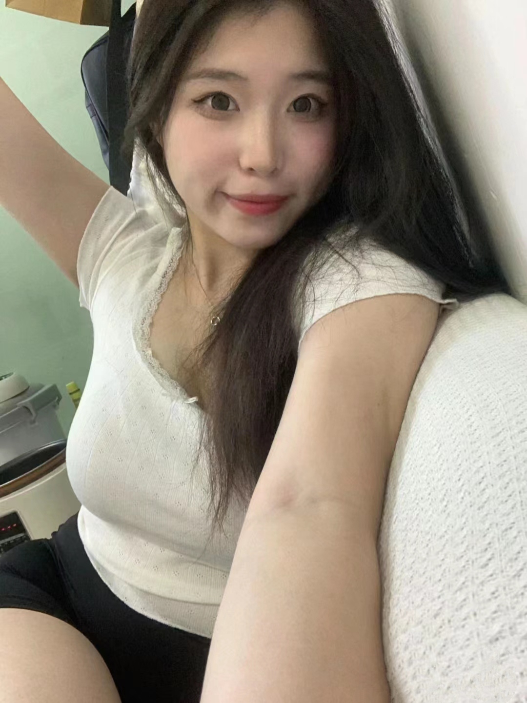 丰满圆润姑娘的自拍照,记录下最美的时光