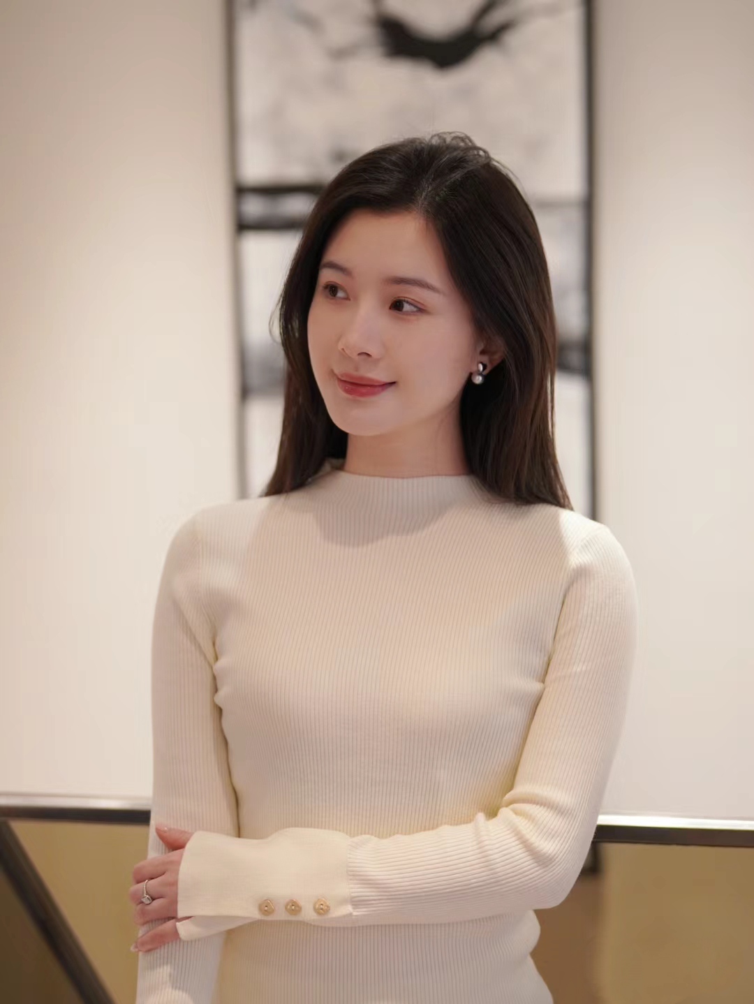 这就是她,一个简单而纯粹的女人,用自己的方式与世界对话