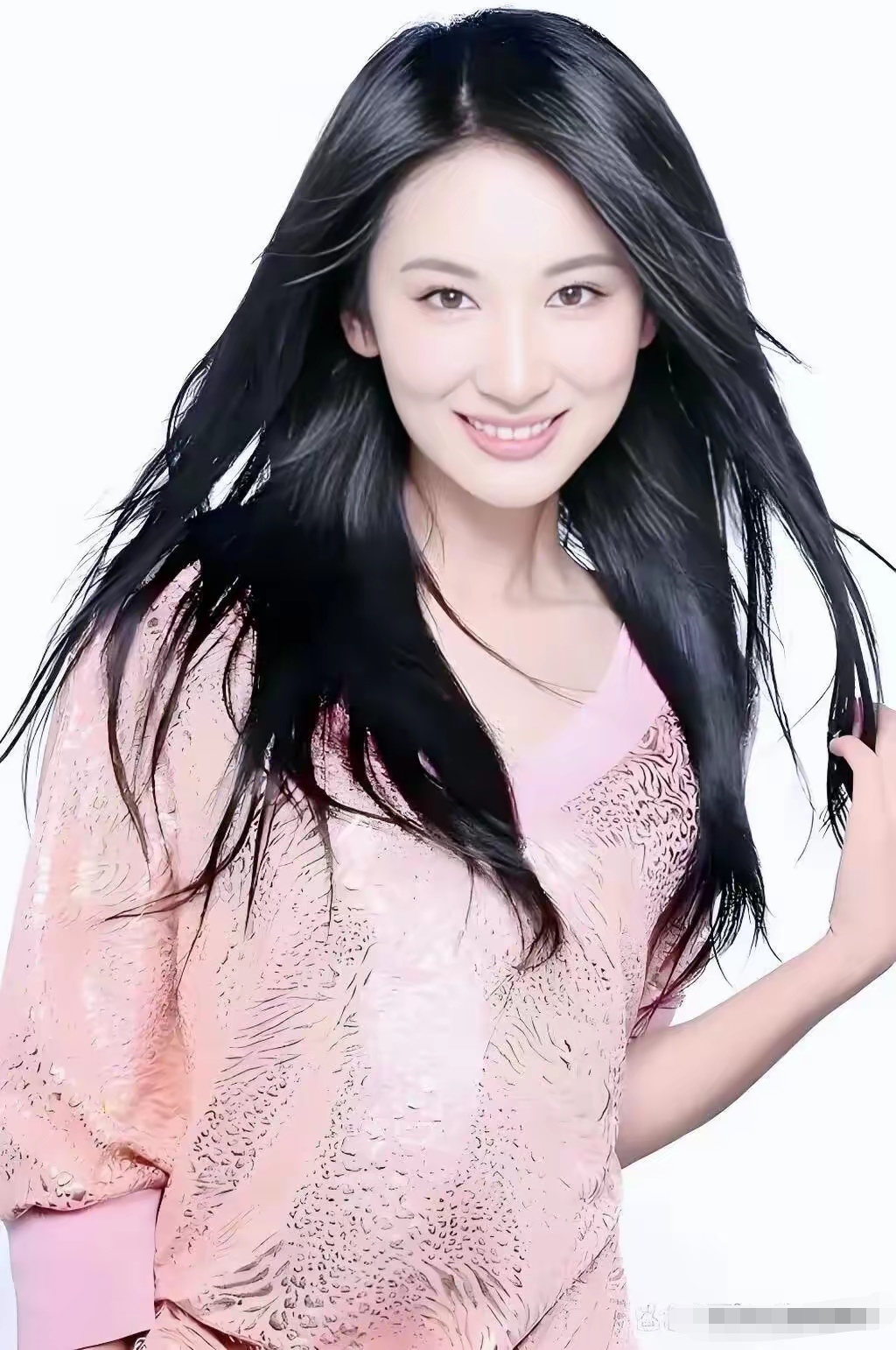 郭珍霓那演技颜值可真叫绝 郭珍霓出道后,在不少剧里露脸,演技扎实得