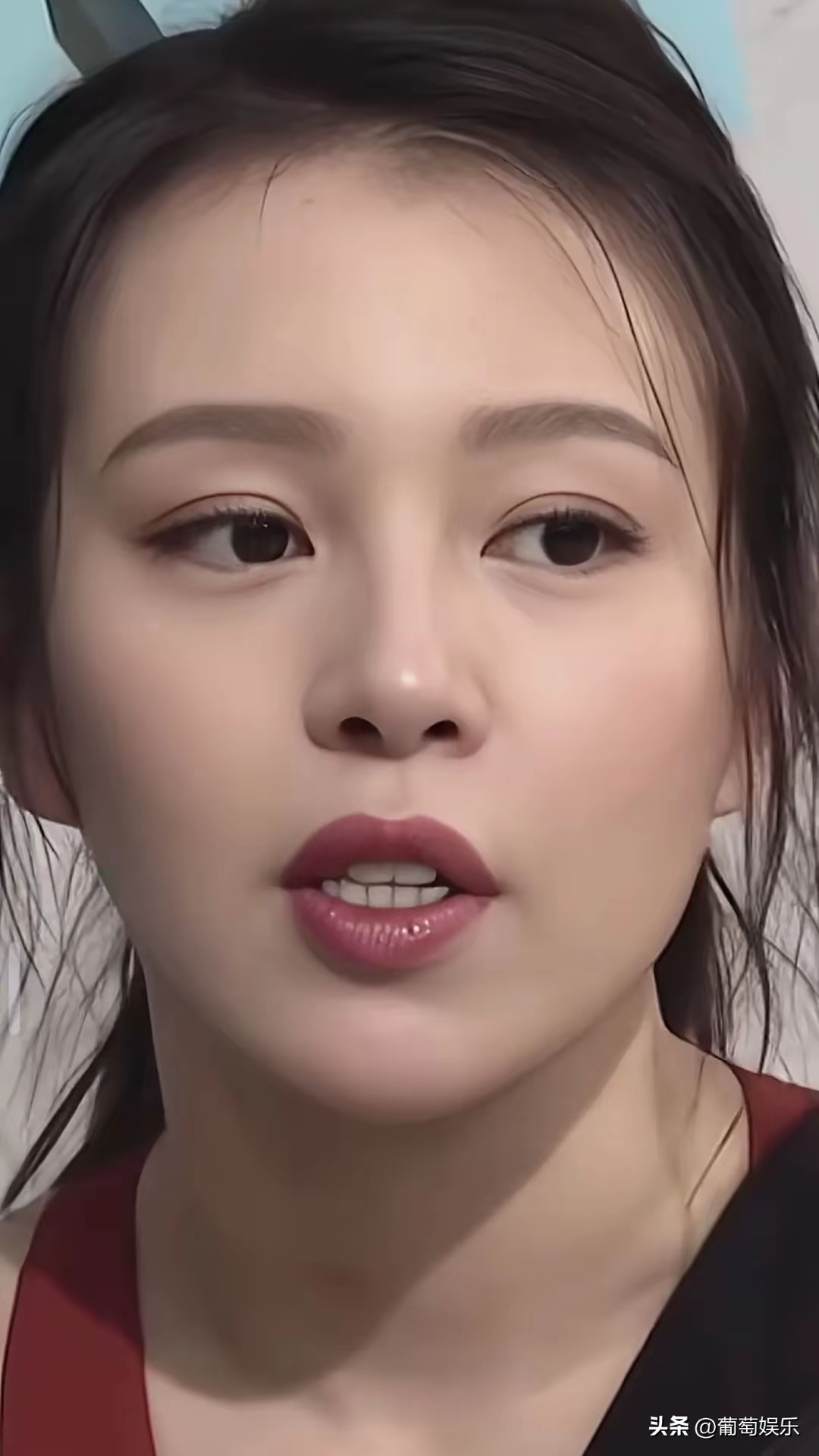 最近网上她早年的《仙剑奇侠传》剧照疯传,阿奴那灵动俏皮的模样,满脸