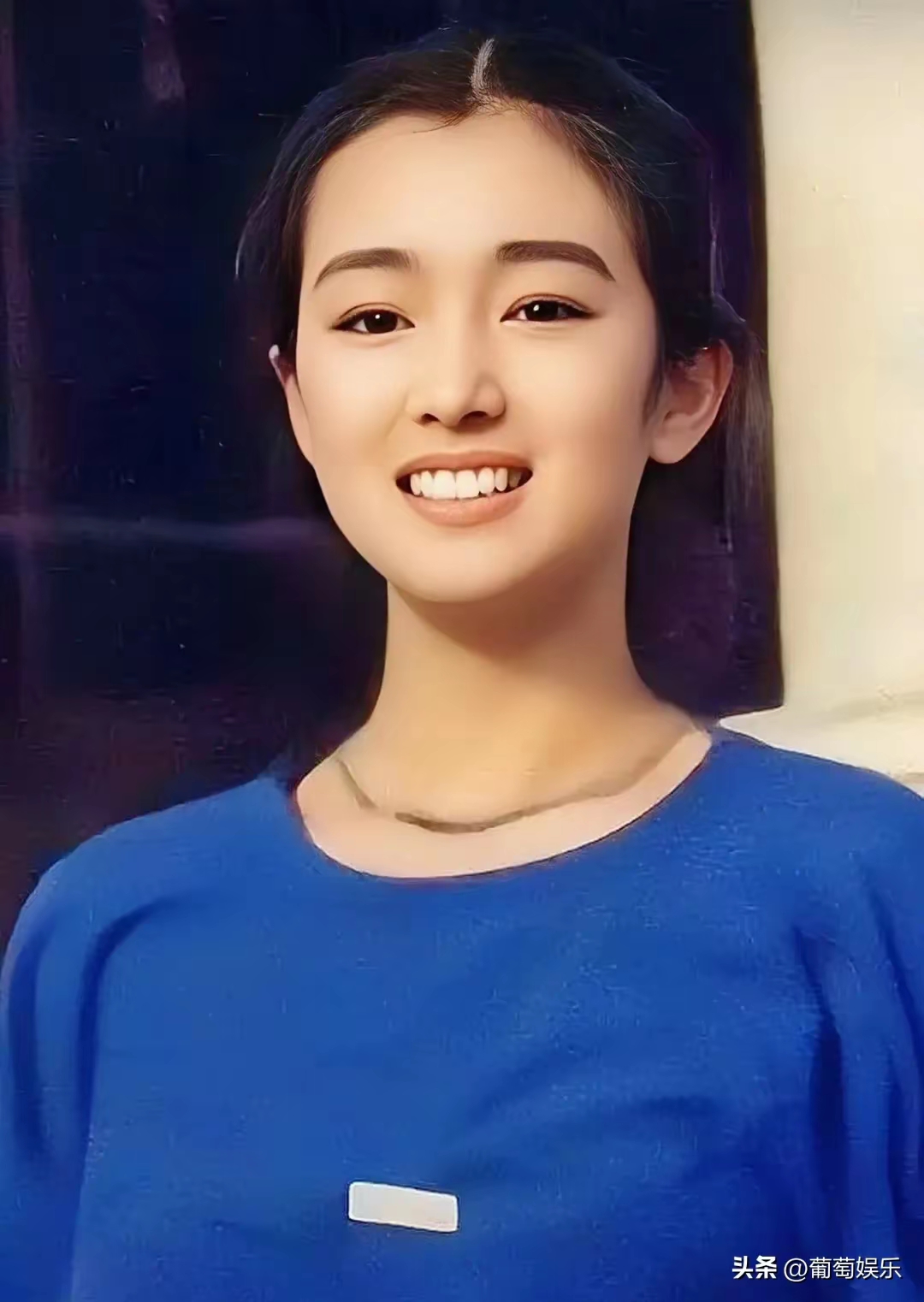 浑身散发着质朴又年轻时的巩俐巩俐出道时的照片年轻巩俐巩俐颜值巅峰