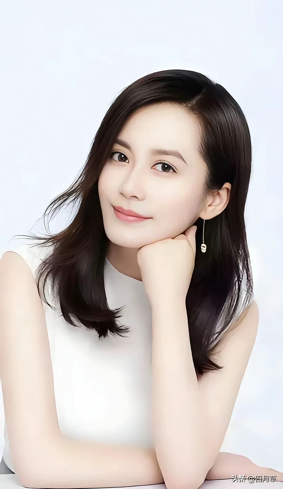 俞飞鸿美出圈 近期俞飞鸿一组活动美照在网上热度爆表