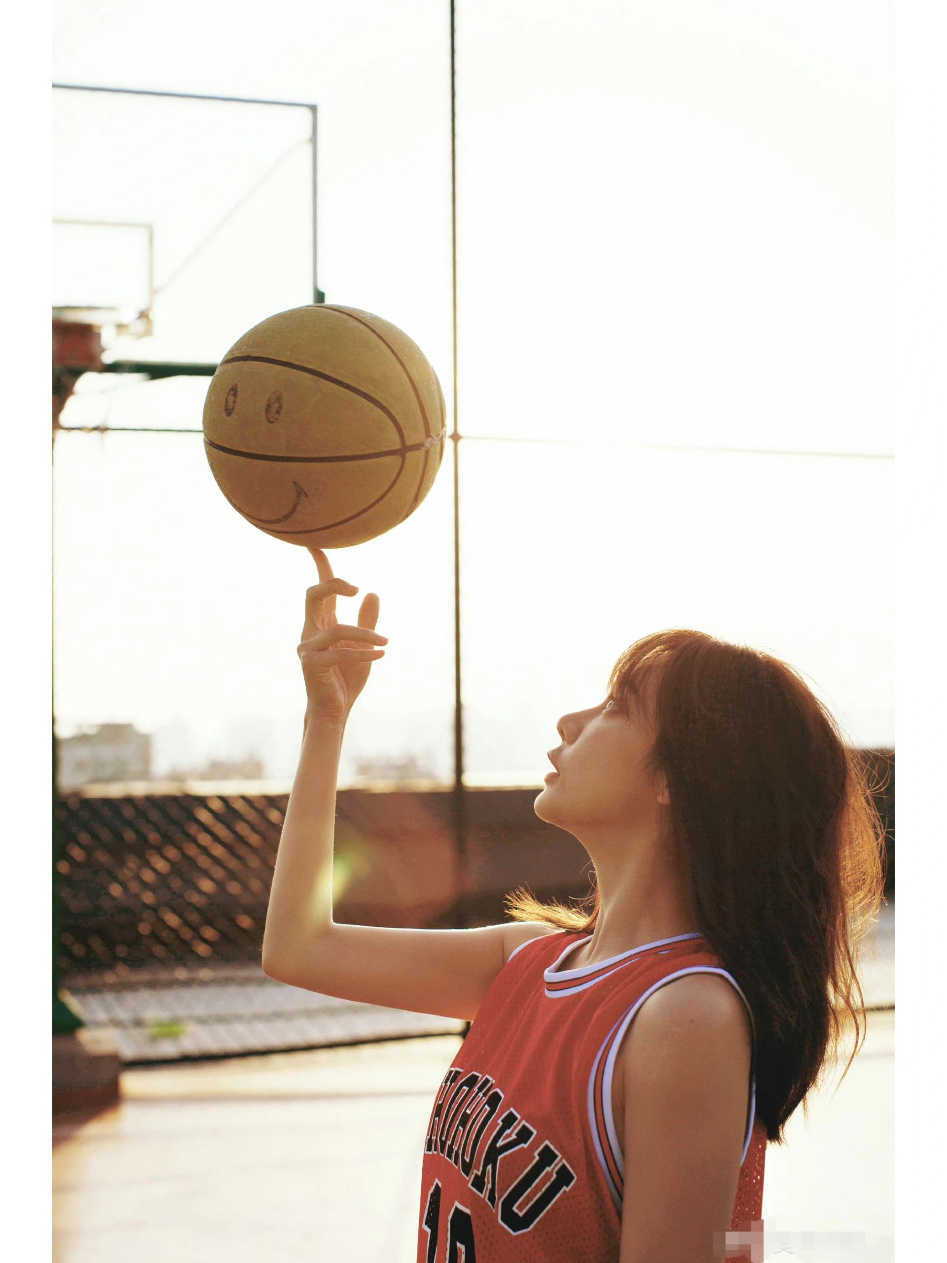 篮球少女美娜,穿球衣太帅了!#性感好身材