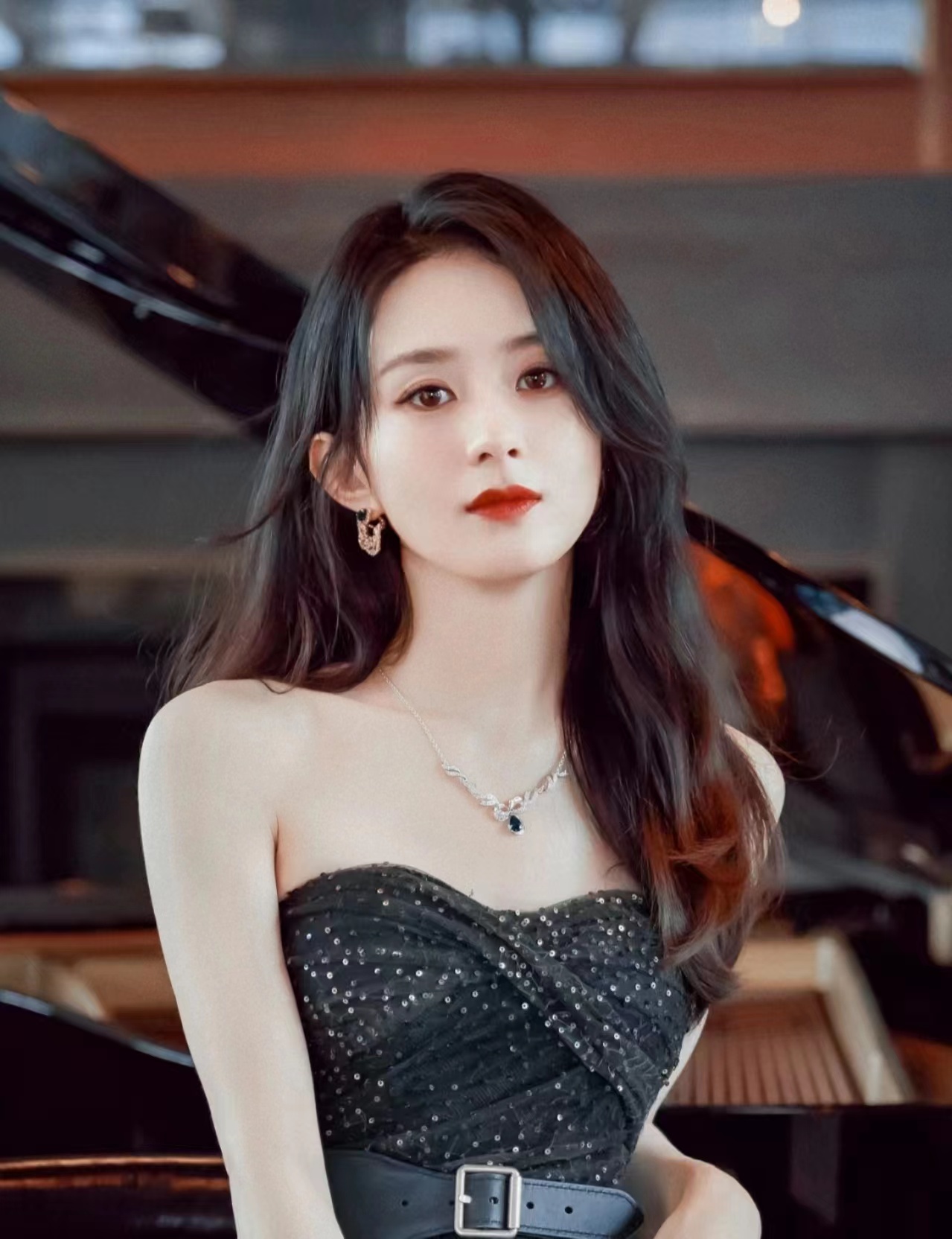 小曲线虽然在镜头前经常各种内涵林志玲,但她si下