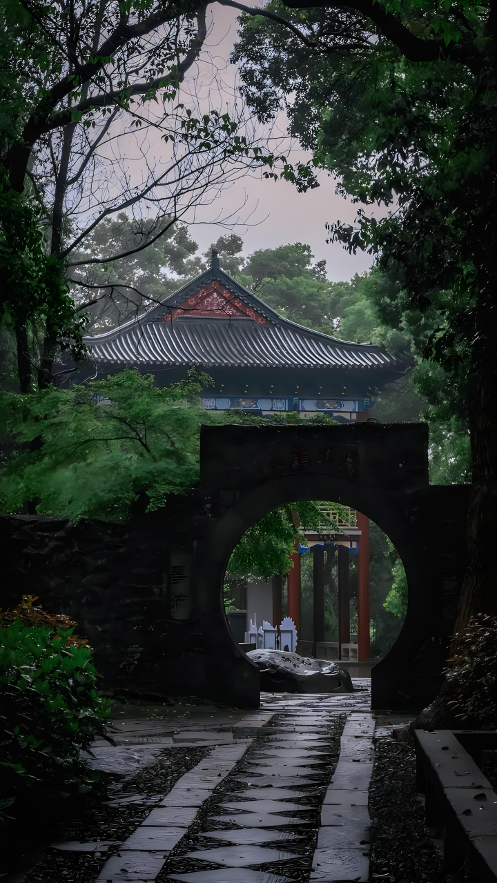 秀峰景区位于江西省九江市庐山市,地处庐山南麓,鄱阳湖之滨的星子县