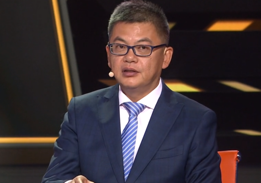 著名篮球评论员苏群说道:热火和和掘金相比,他们的身高严重不足,杖葺