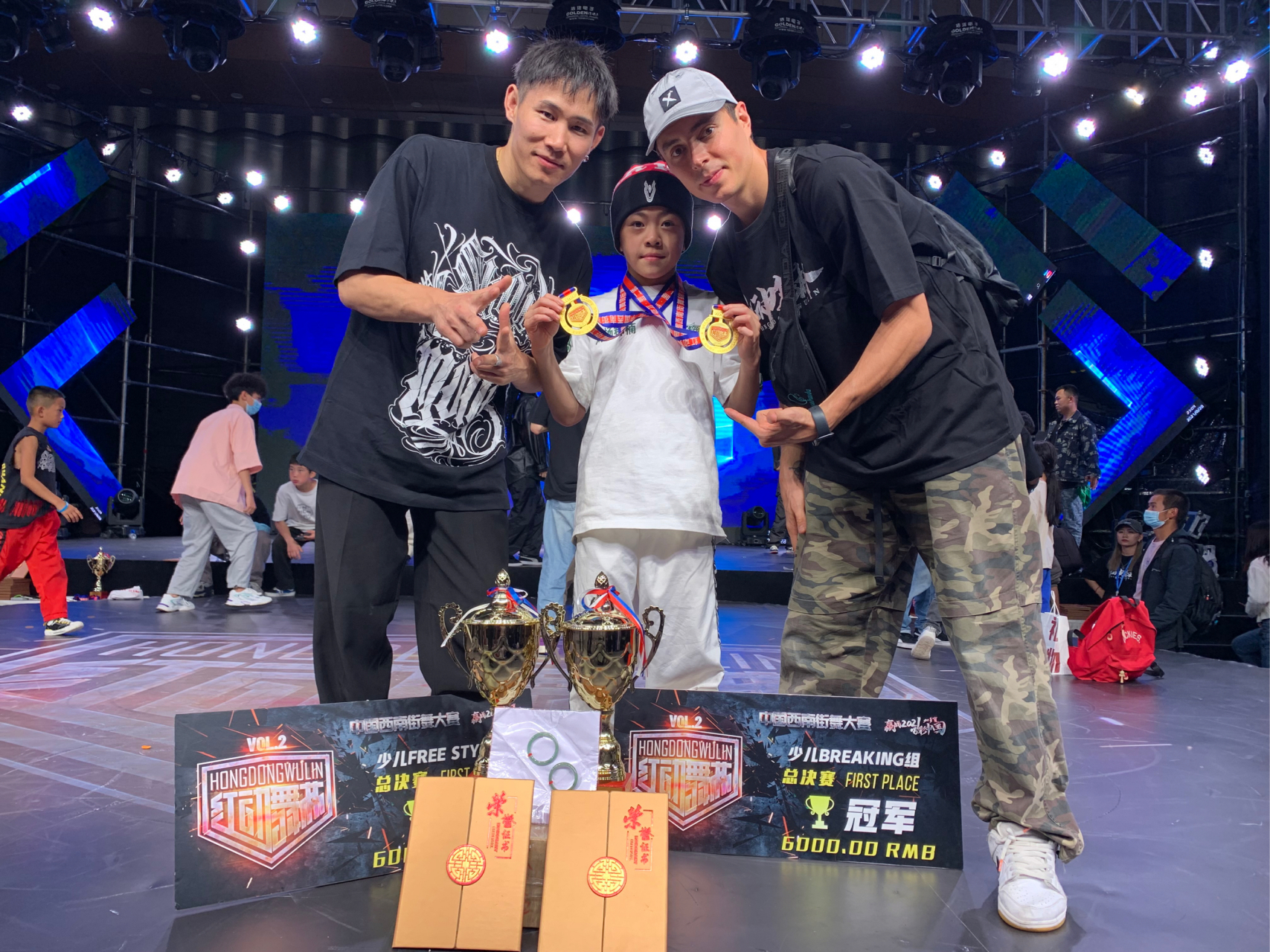 刘杨郡楠 获得云南昆明红动舞林总决赛双冠