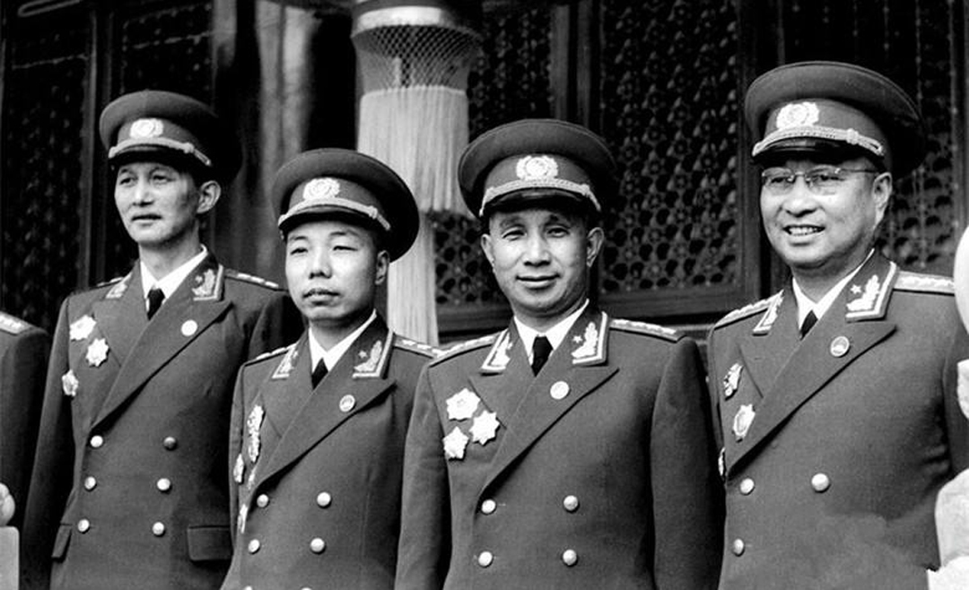 1955年—1965年间,我国共授予(含晋升)1614位开国将帅.