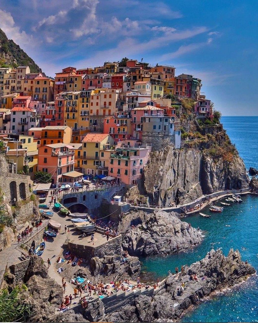 意大利里维埃拉五渔村以其壮丽的自然风光和丰富的历史文化遗产而闻名