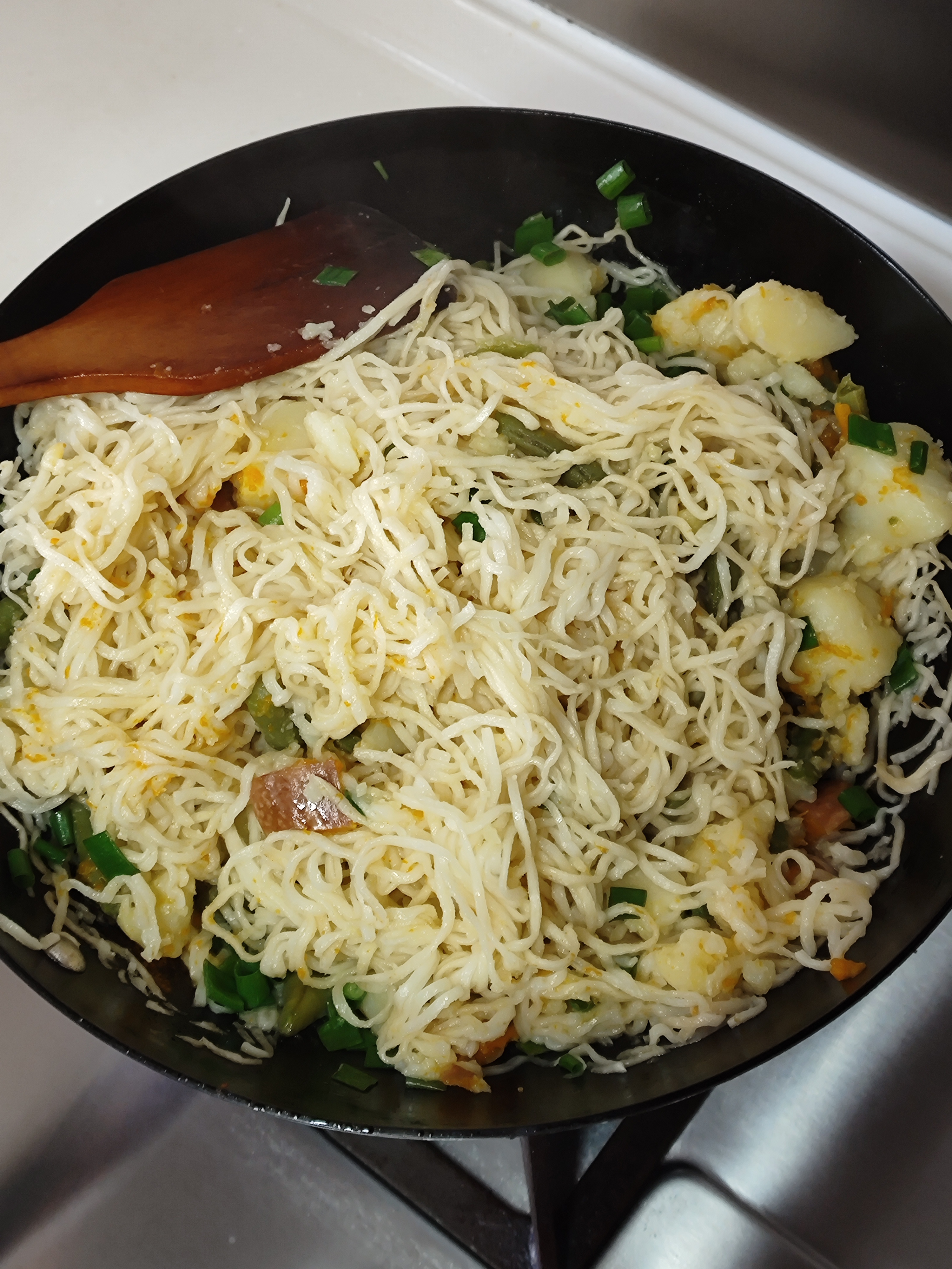 昨天做了个蒸面,发了朋友圈,大家都说我吃得太素了,没营养,太穷了.