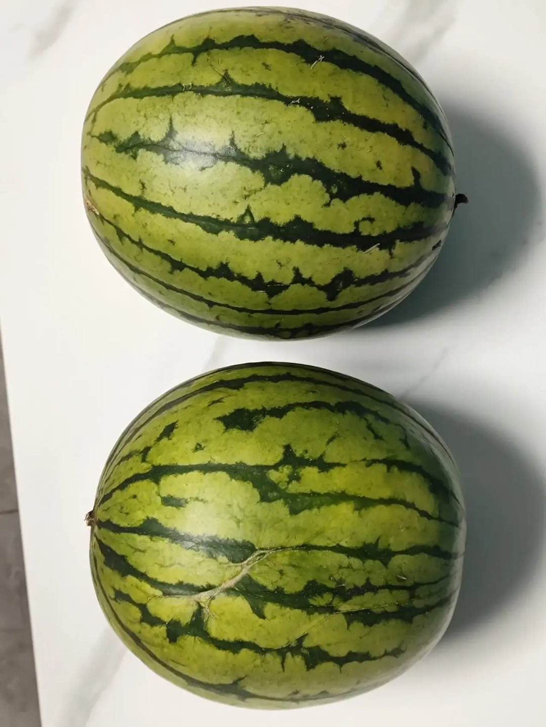 刮皮太薄了,吃着很甜,但是没有那种大西瓜吃着水分大,口感有点沙