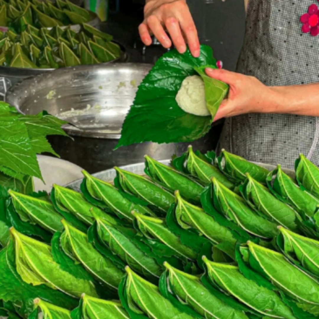 树叶包的是包子还是粽子呢?长这么大没有吃过哦!