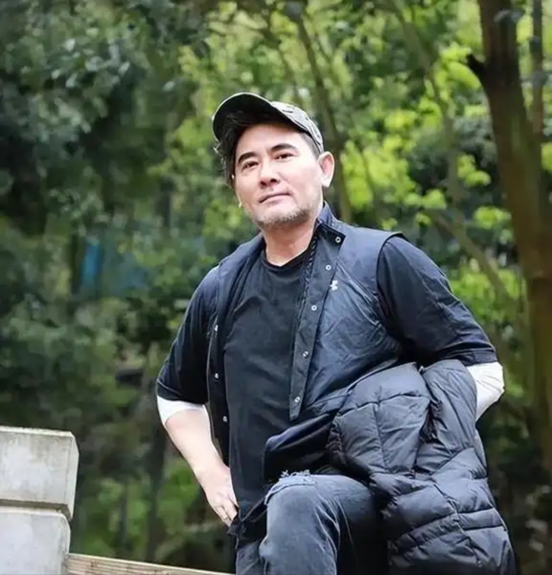 议论中前行,而赵文瑄"无后养老"这一生活选择以及他那云淡风轻的回应