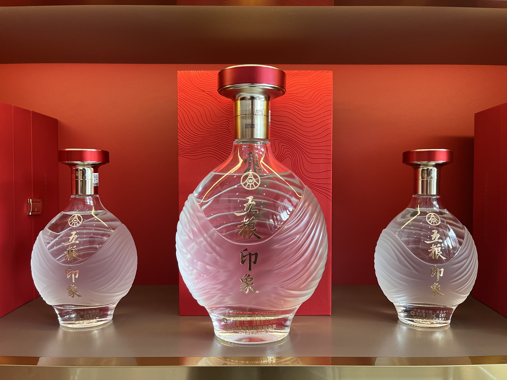 品名:五粮印象·水晶装 52度 500ml/1500ml "具有五粮浓香独特风格"