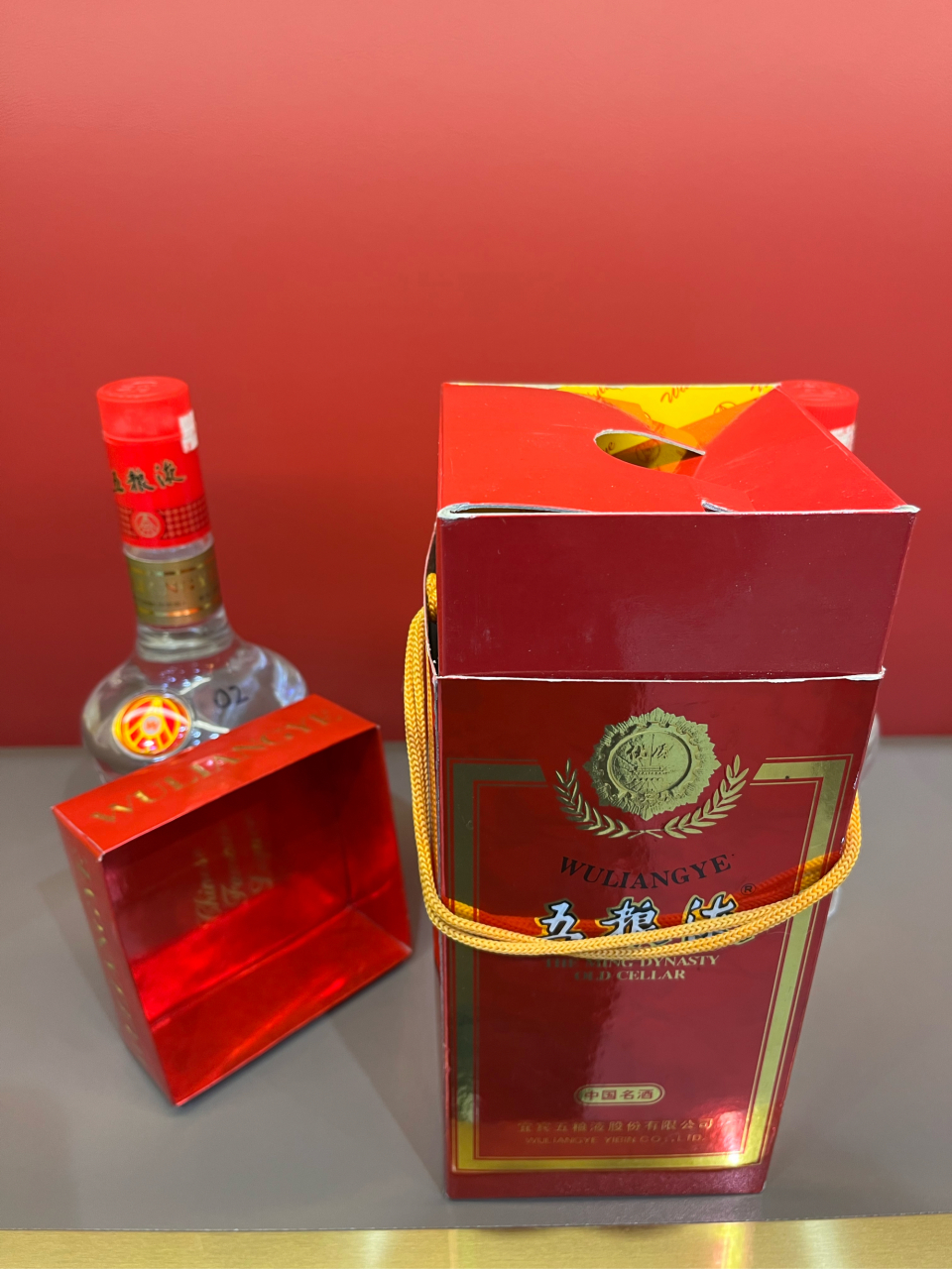 品名:第六代五粮液 规格:500ml 度数:52度 从1995年开始,五粮液开始