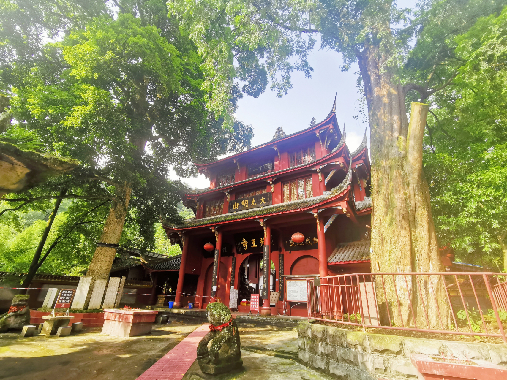 大邑接王寺 大邑雾中山深处,藏着几座非常有名的寺院,接王寺就是其中