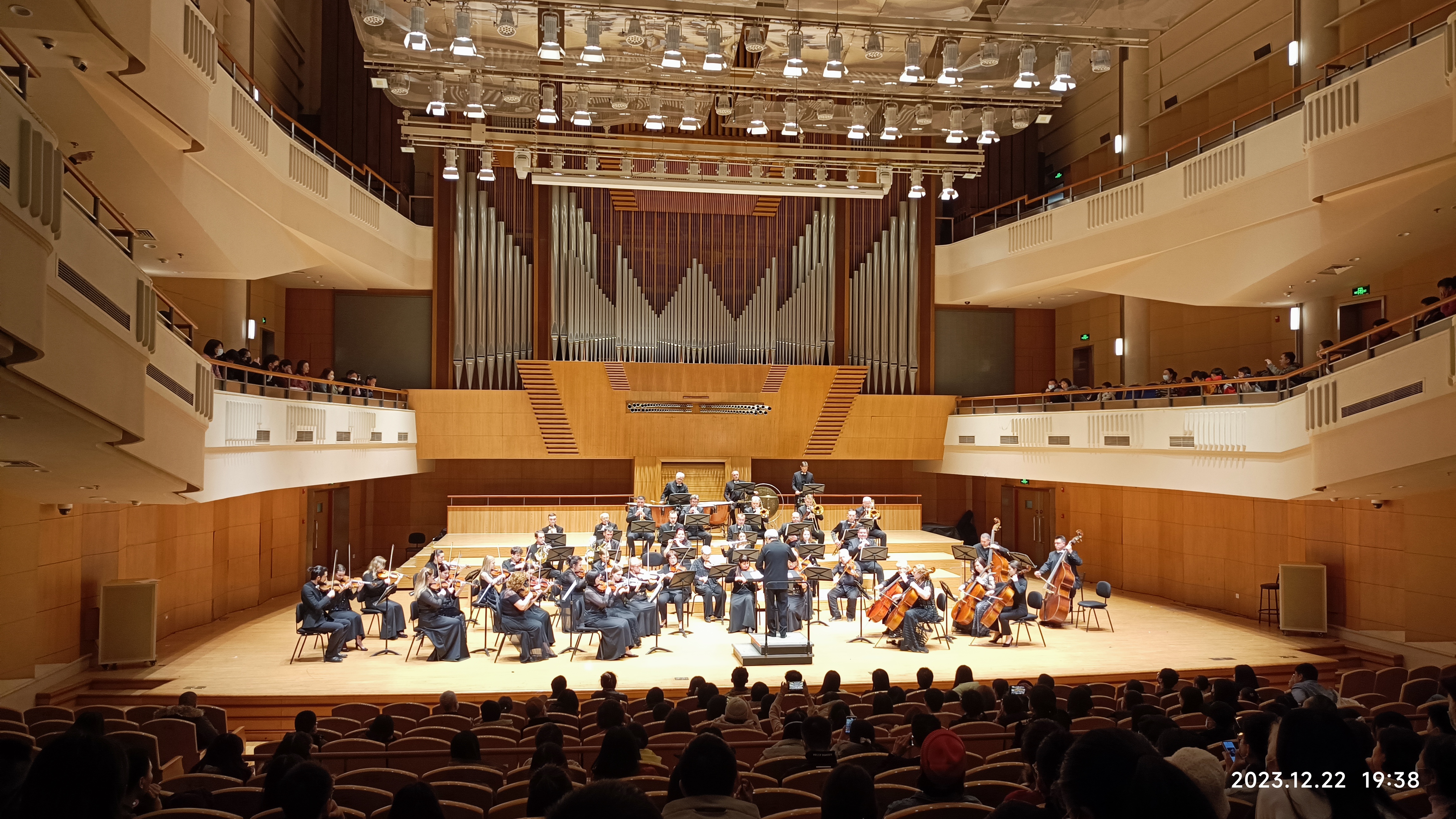 北京音乐厅 沉浸于优雅,愉悦的交响乐中, 就像那流淌的