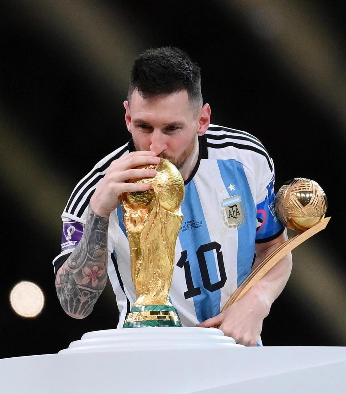 梅西连续获得4座金球奖的那4年: 79 2009年:41个进球15次助攻,56次