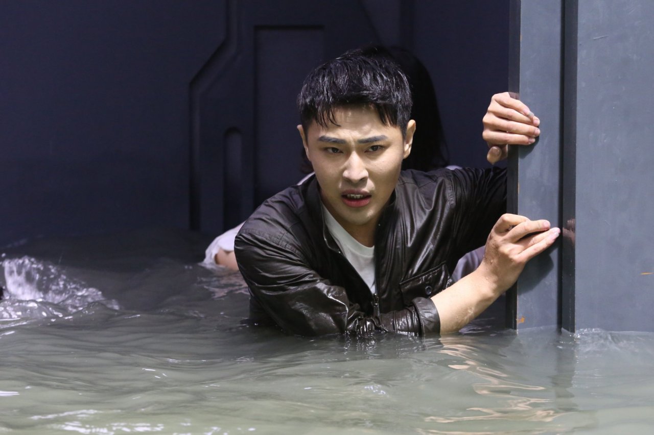 其实拍摄#电影血鲨#这部片的初衷之一,也是想引起