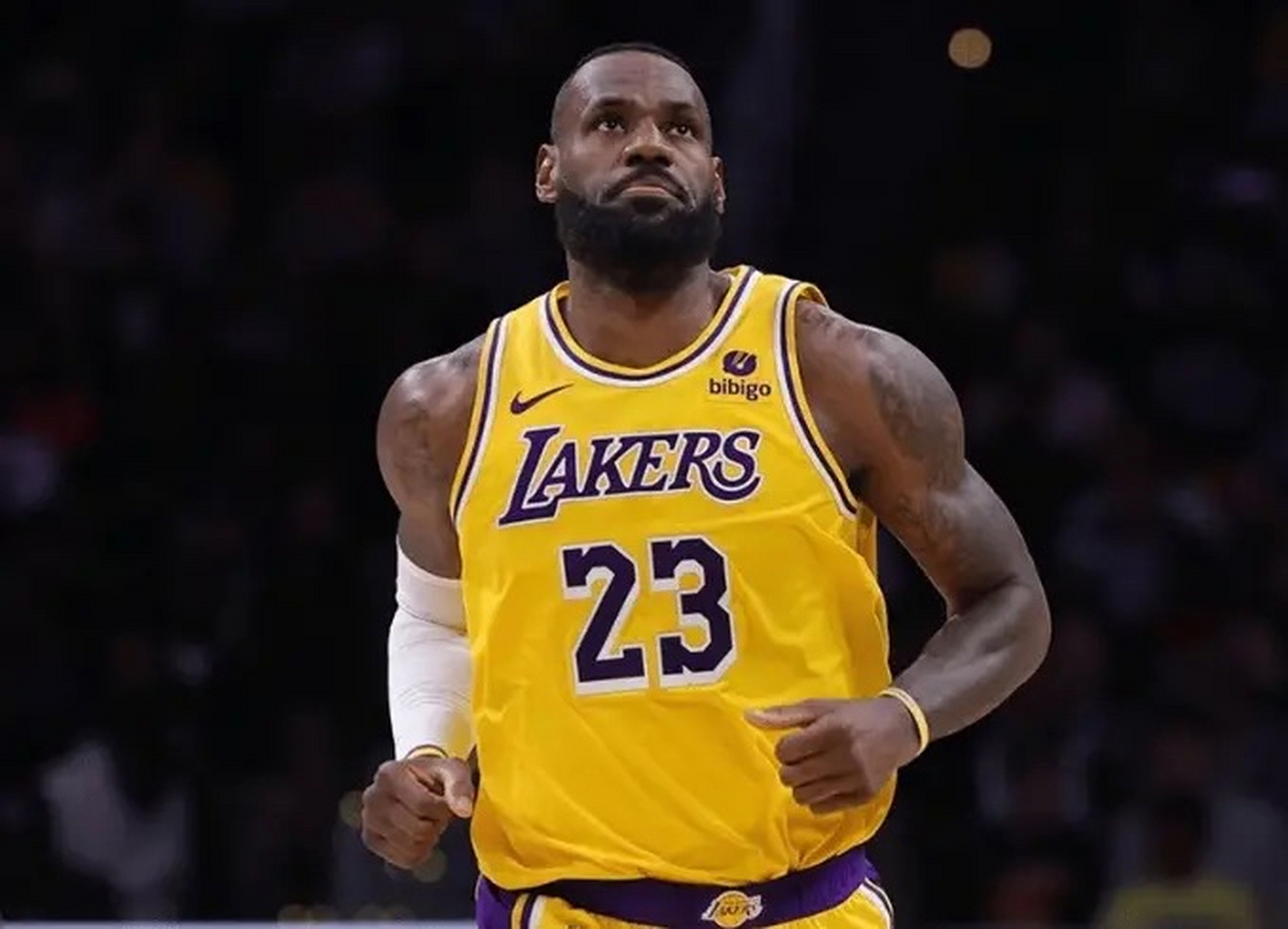 詹姆斯生涯第838次单场25分5板5助,比第二名多309次 4月4日nba常规赛