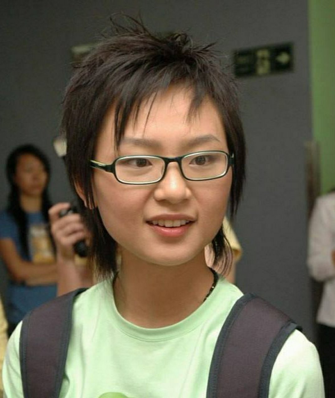 2003年,周笔畅参加了高考,并以681分的成绩考入了广州星海音乐学院.