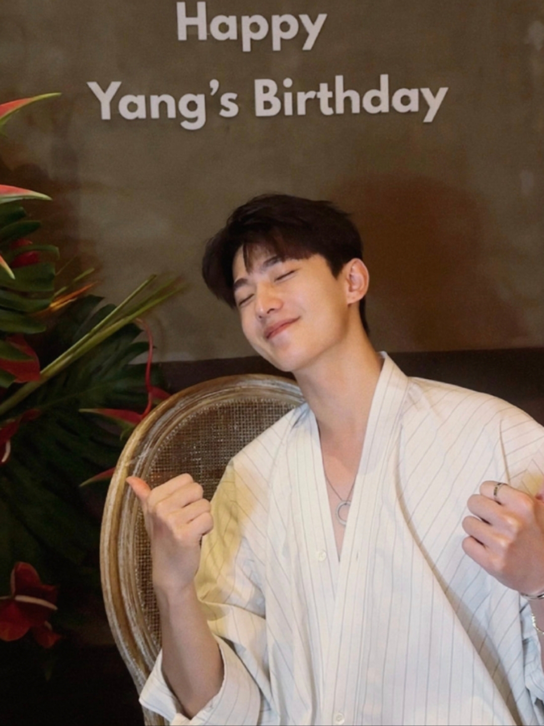今天是杨洋的生日,他一口气发了15张照片,可把粉丝们