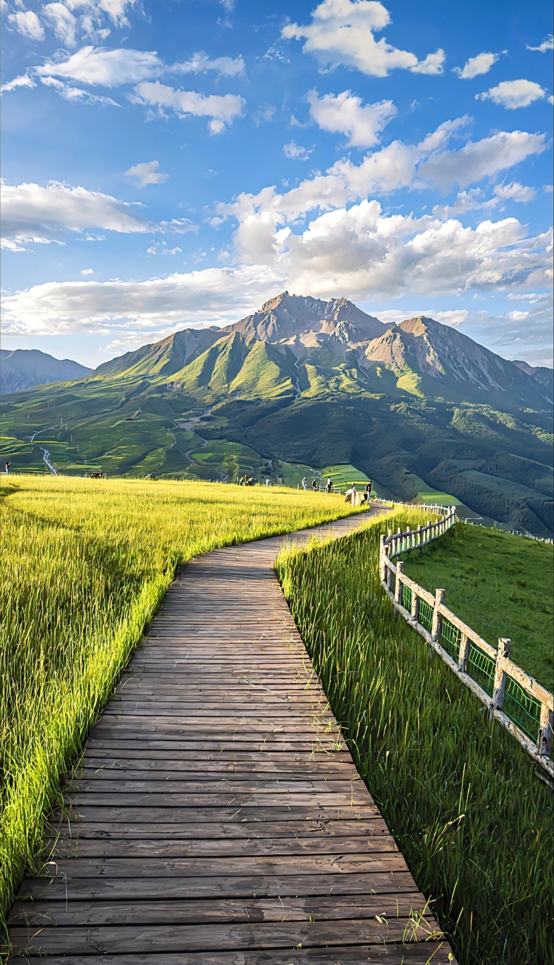 被大自然偏爱的卓尔山#卓尔山#    当站在卓尔山巅,放眼望去,那景色