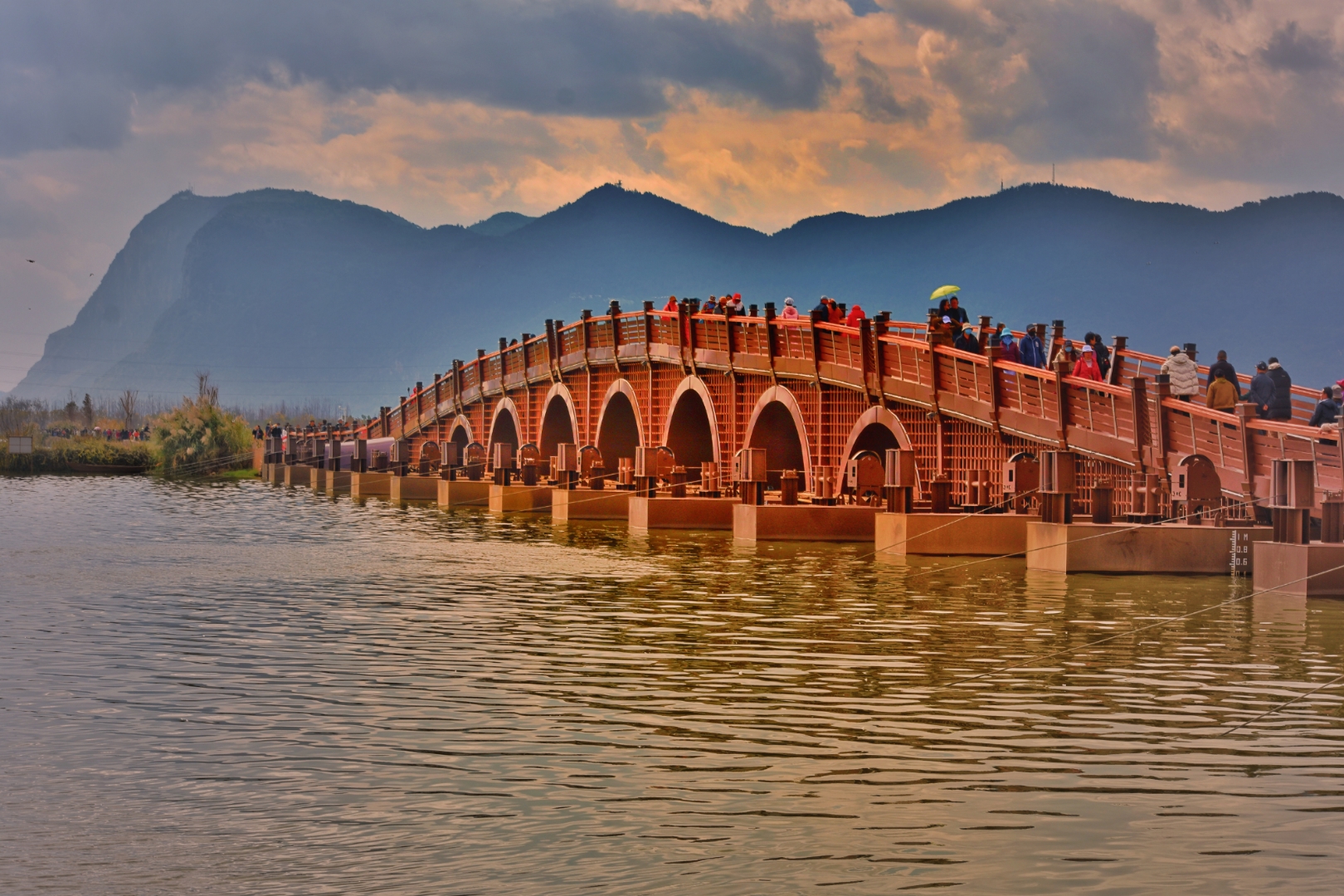 滇池后海融创七孔浮桥,东风坝网红卡点.