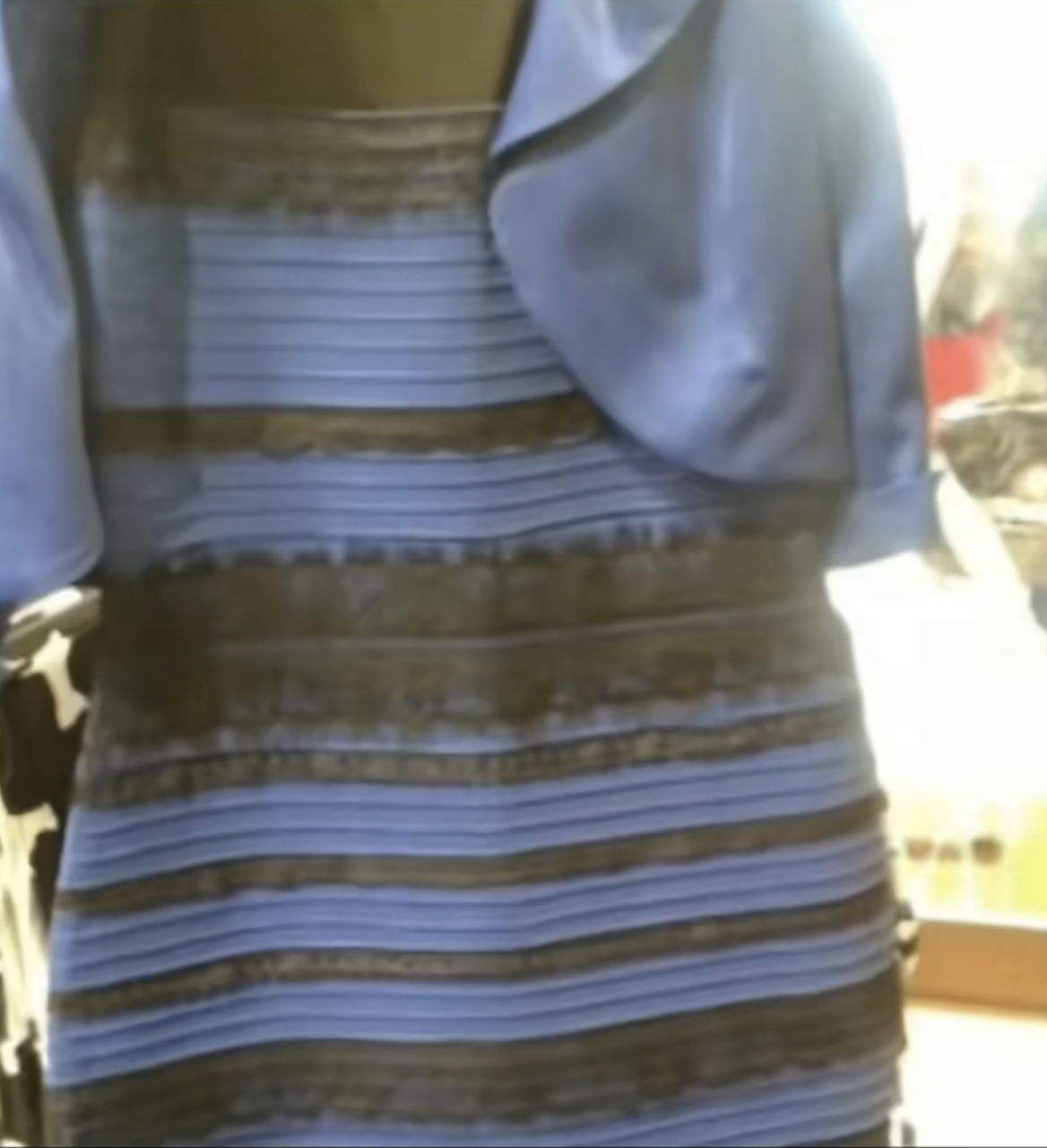 你看到的裙子是金白色还是黑蓝色,这给我整不会了[捂脸]