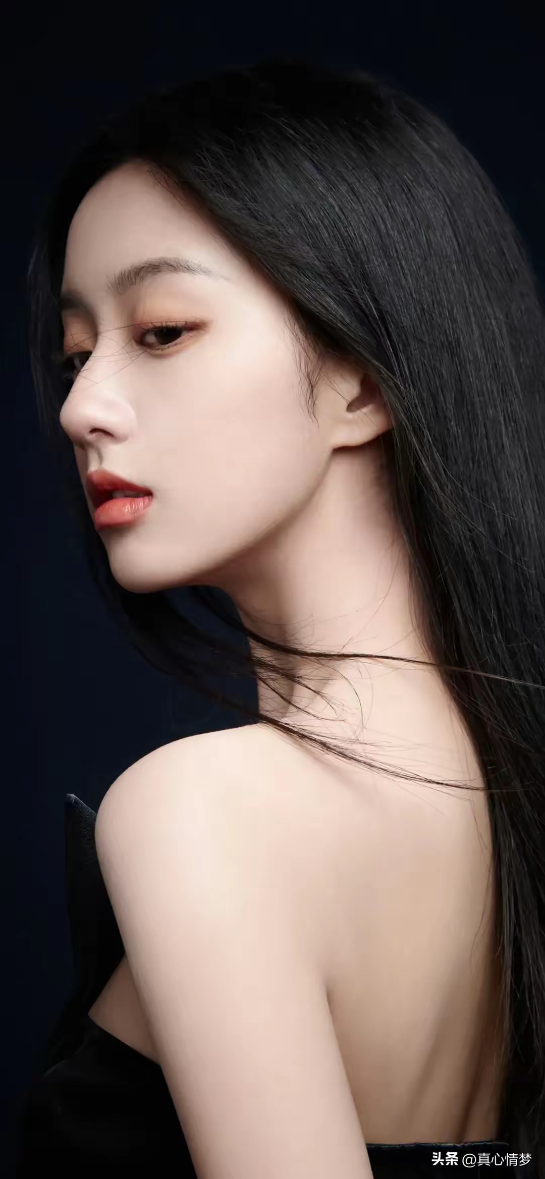 02年的包上恩(本名包露佳),来自广东深圳的美女演员.#壁纸# #美女