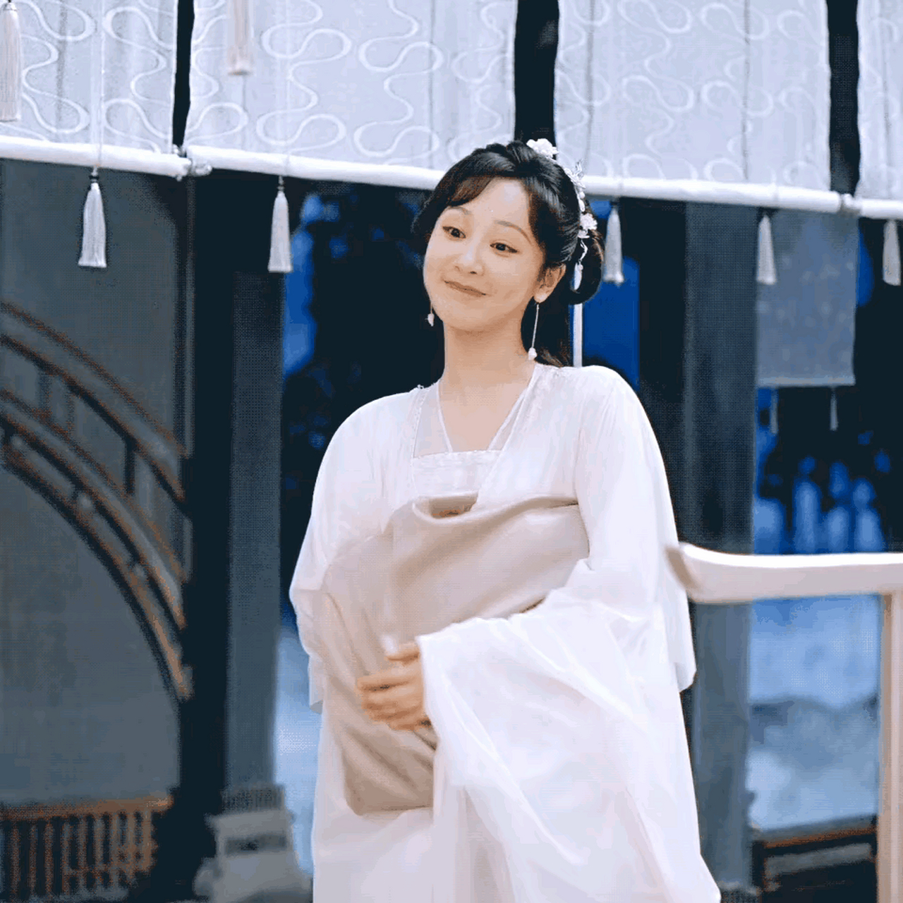 颜淡初期人设:聪明伶俐,古灵精怪,活泼开朗,仗义执言,作天作地  锦觅