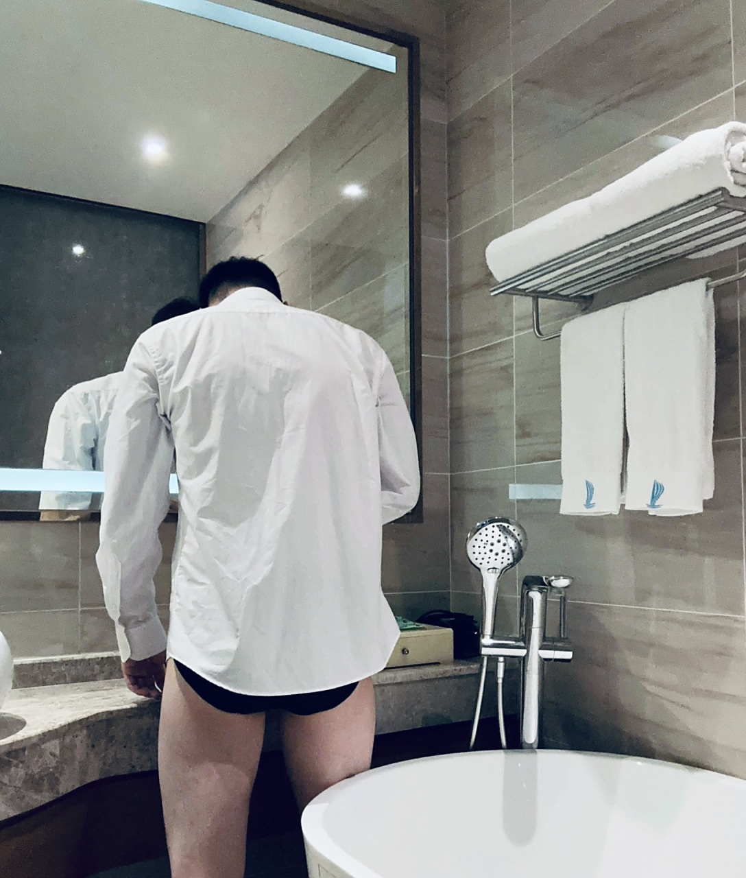 给你们看看,我男朋友的虎背熊腰!