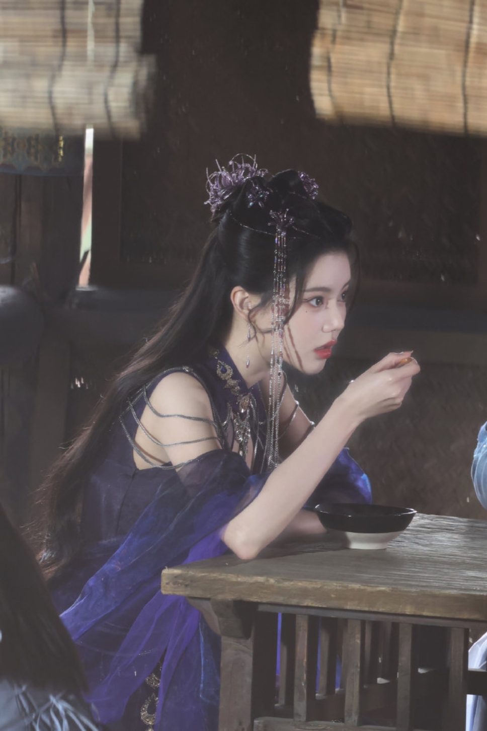 孙珍妮千朵桃花一世开妖界造型妖媚惑人,好像苗疆少女 #孙珍妮# #古装