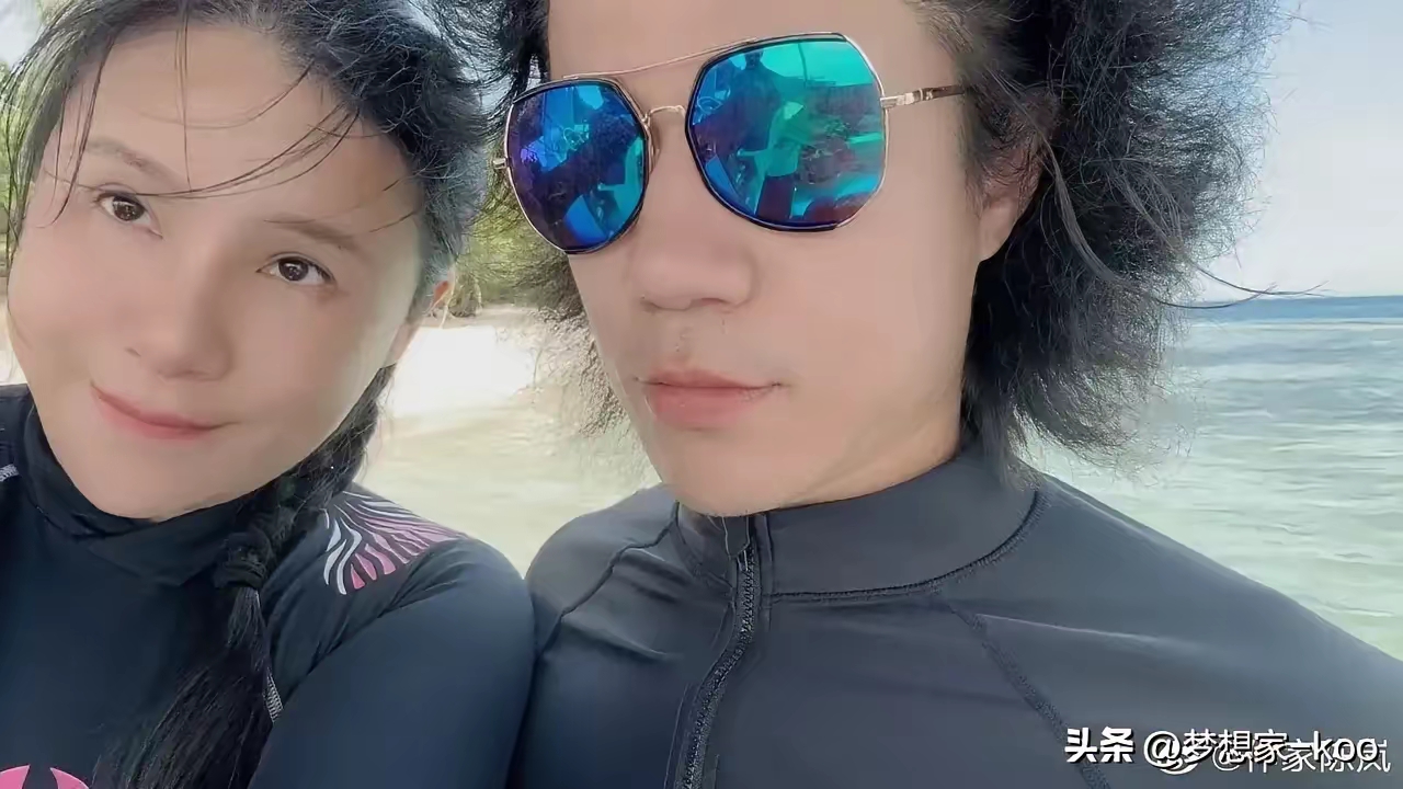鲨鱼的父母是否知情并支持自己儿子同大19岁的作家陈岚同居?