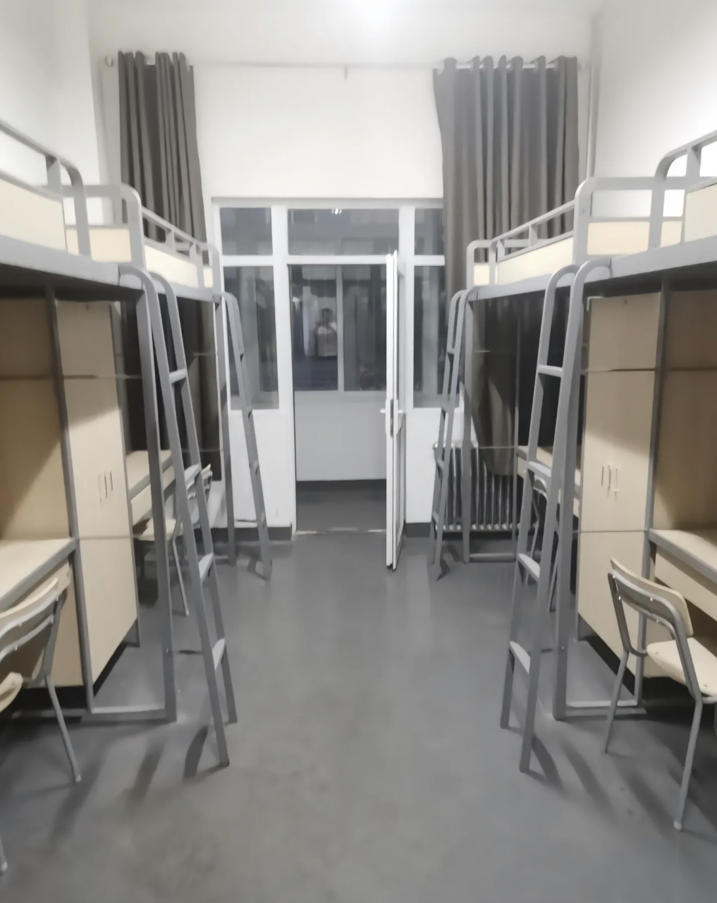 太原科技大学的宿舍有很多的类型,最好的当属于新校区的宿舍.