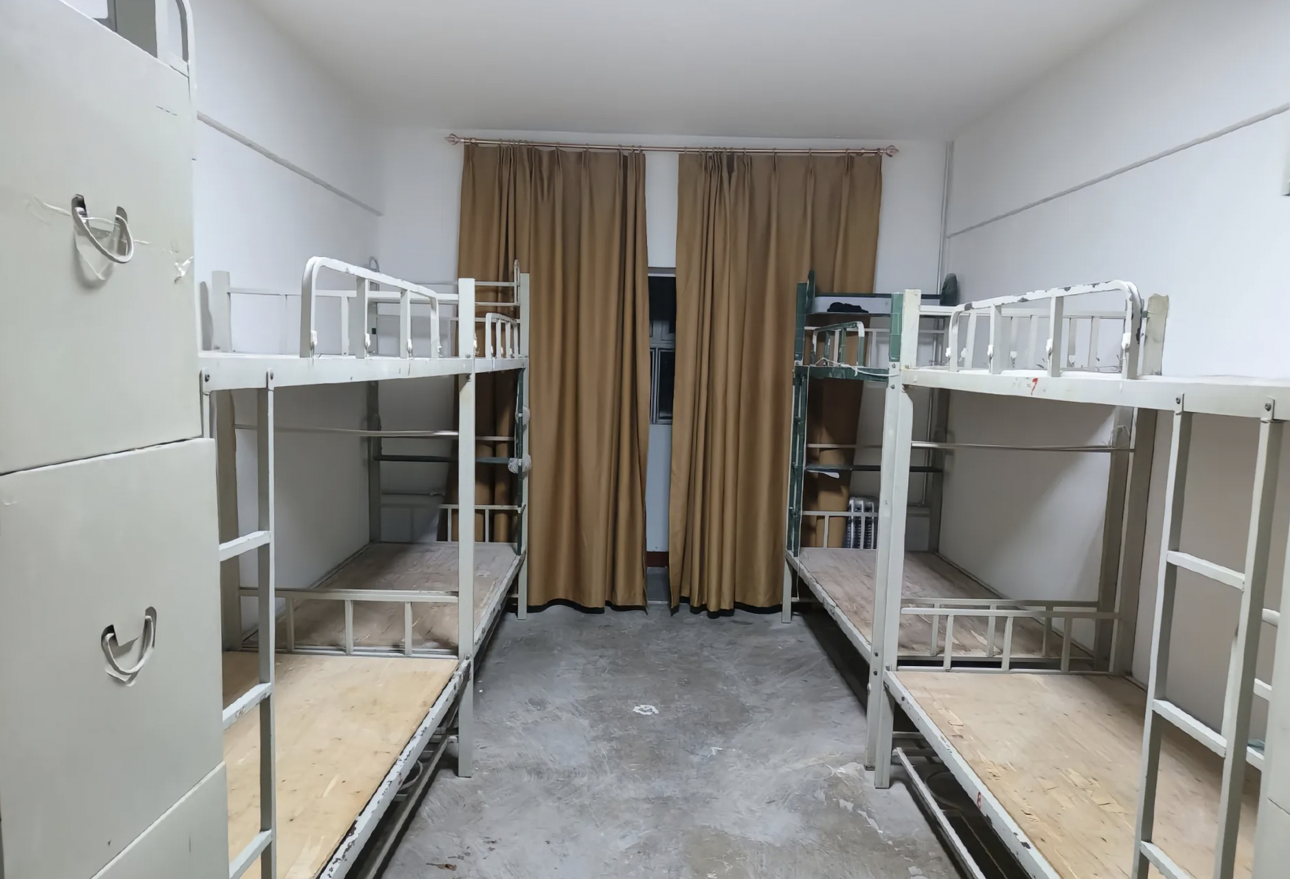 太原科技大学的宿舍有很多的类型,最好的当属于新校区的宿舍.