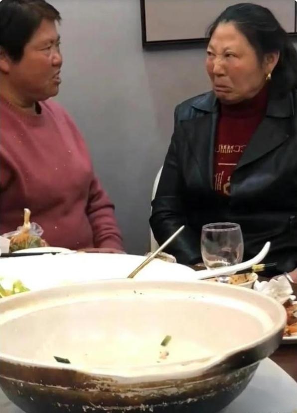 今天是个好日子父亲节.请来了老丈人一家和亲戚们,大家在一起吃个饭