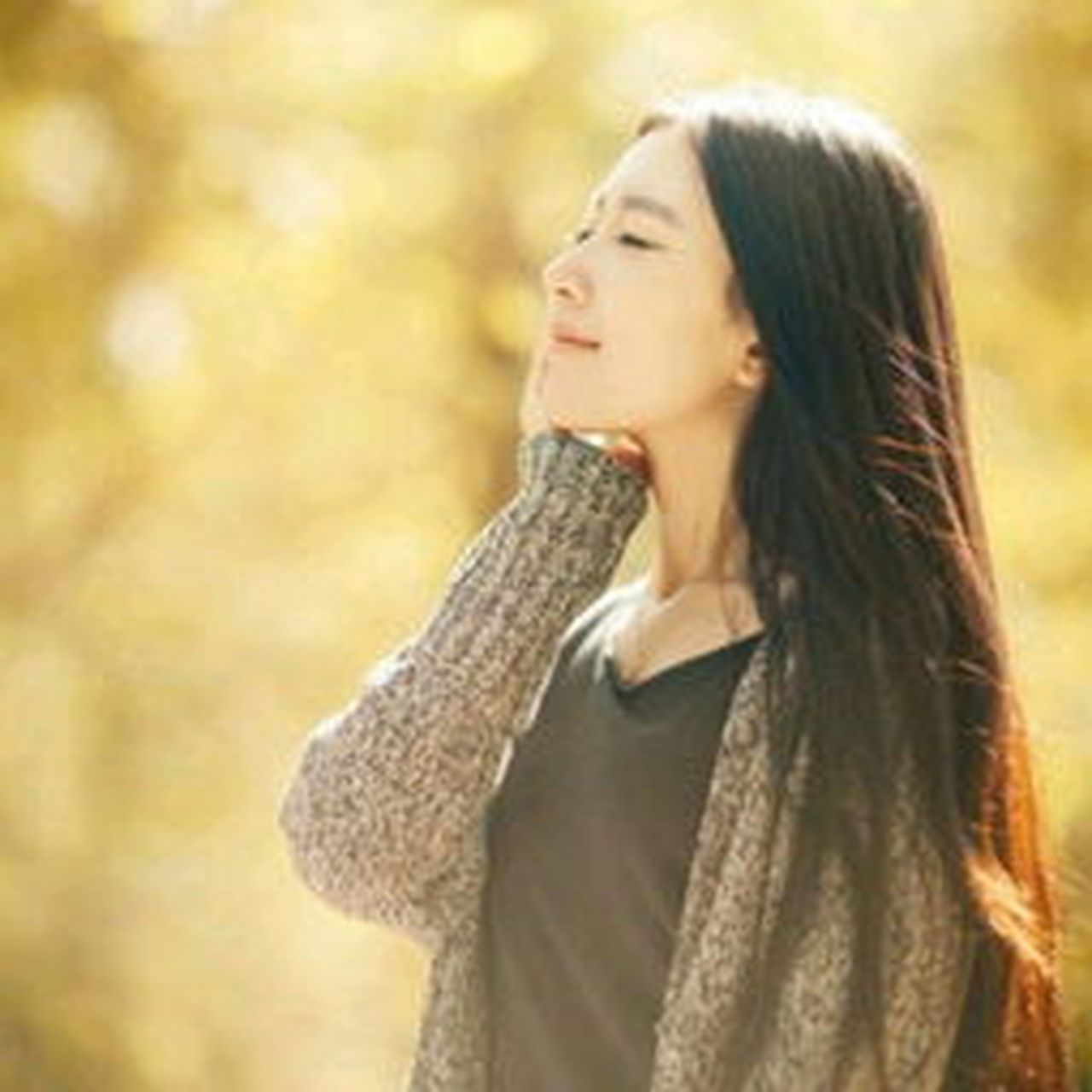 我总是觉得, 终其一生都只是, 在等一个偶然经过的人.