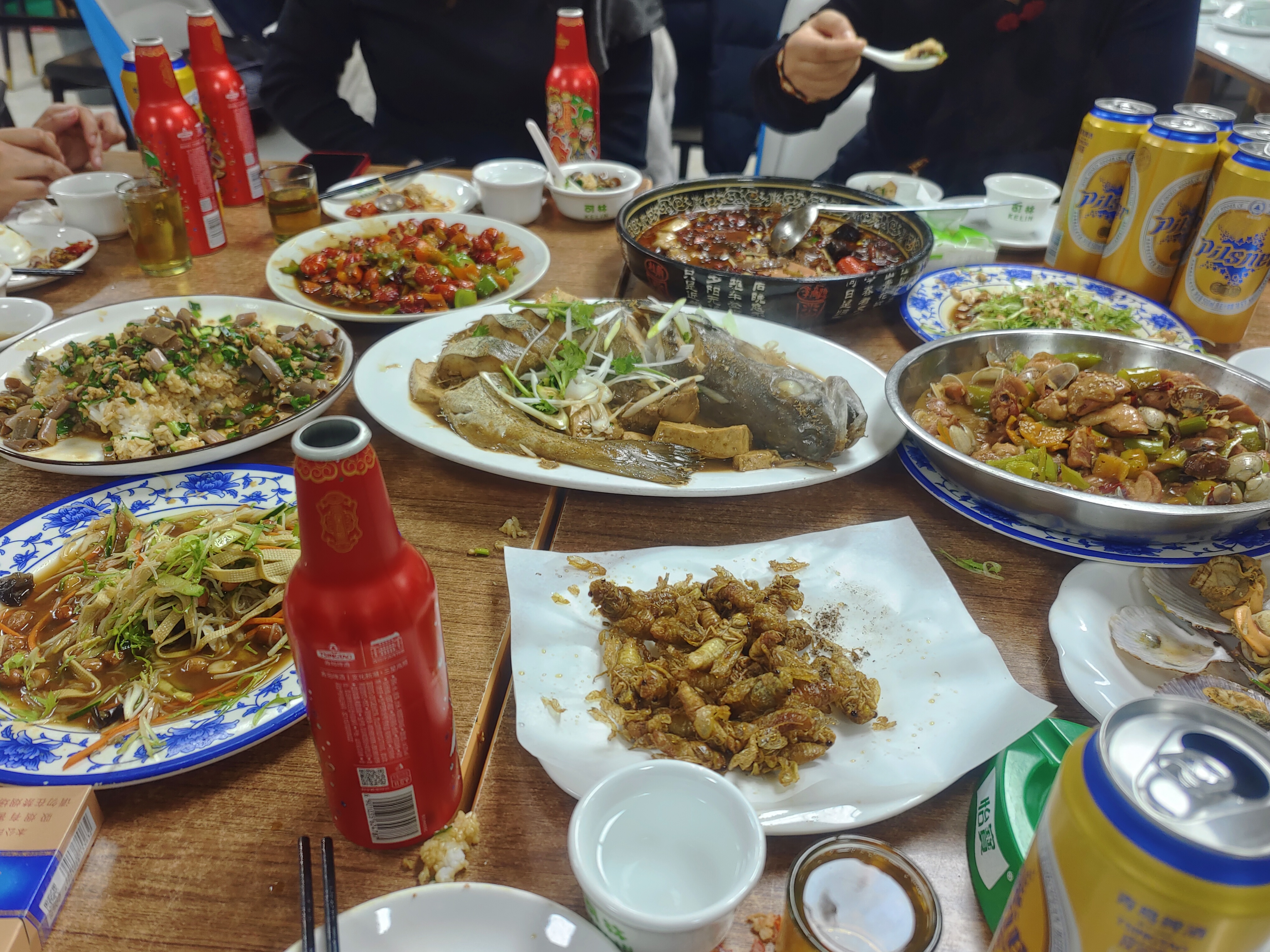 真实吃饭酒桌餐厅照片图片