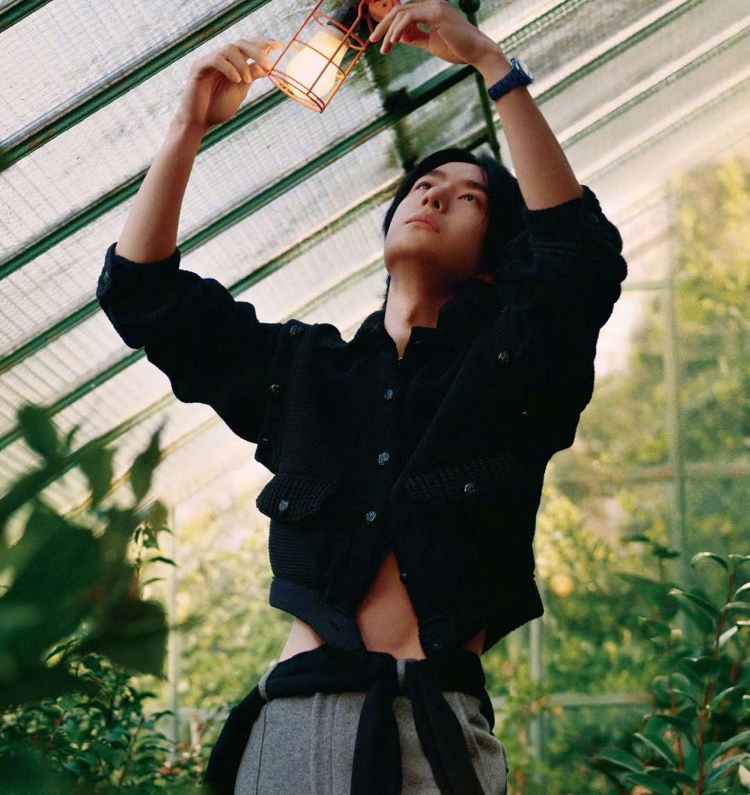 [滑稽],鲨鱼线有点强!#王一博鲨鱼线