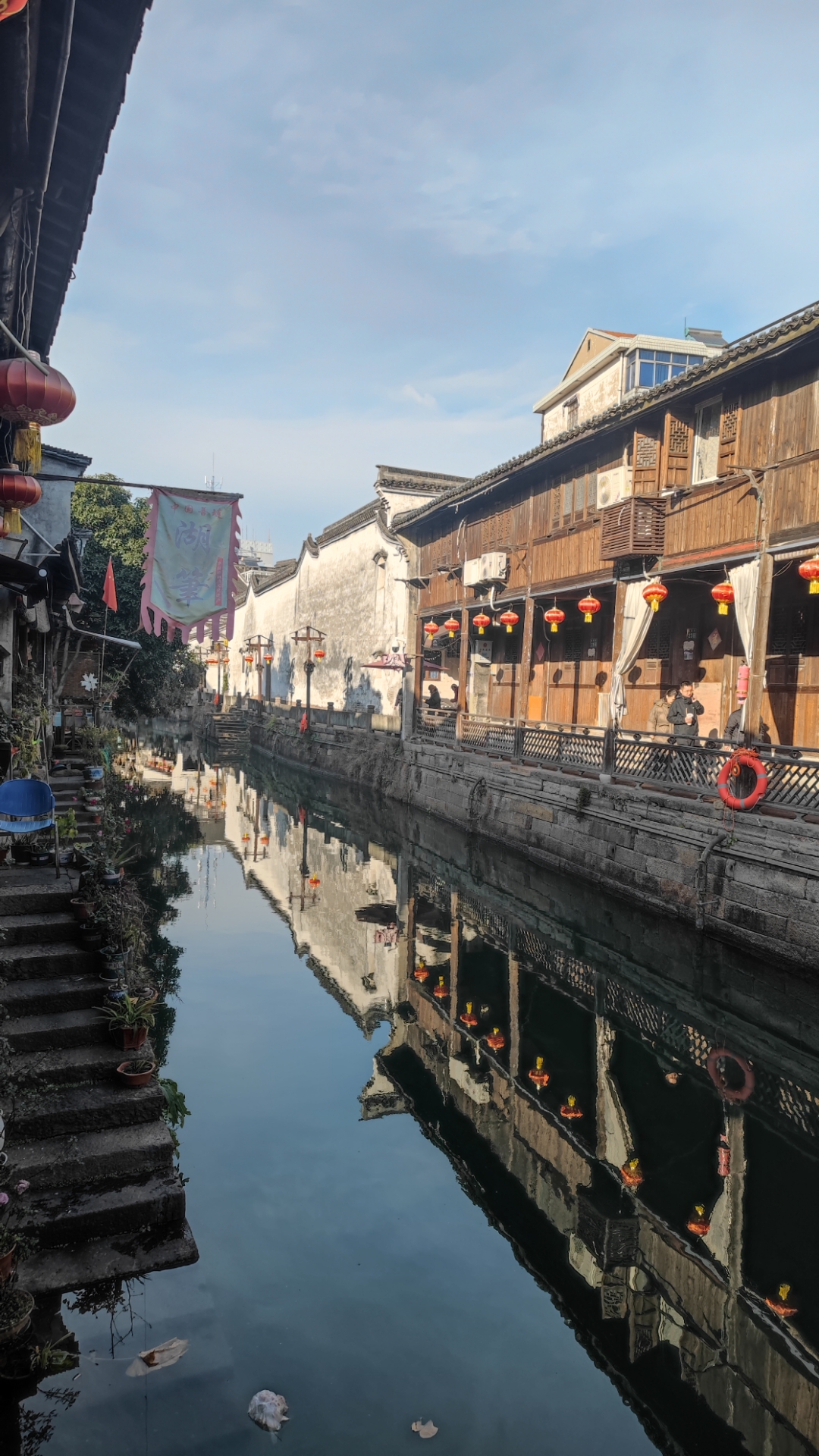 新市古镇位于浙江省湖州市德清县,是江南水乡中极具代表性的古镇之一.