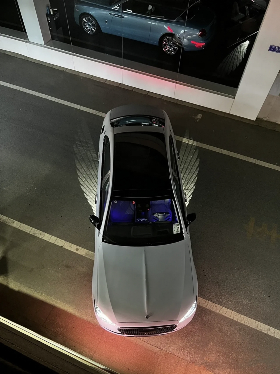 迈巴赫的天使之翼和宝马的迎宾灯,到底是谁抄袭谁呀?