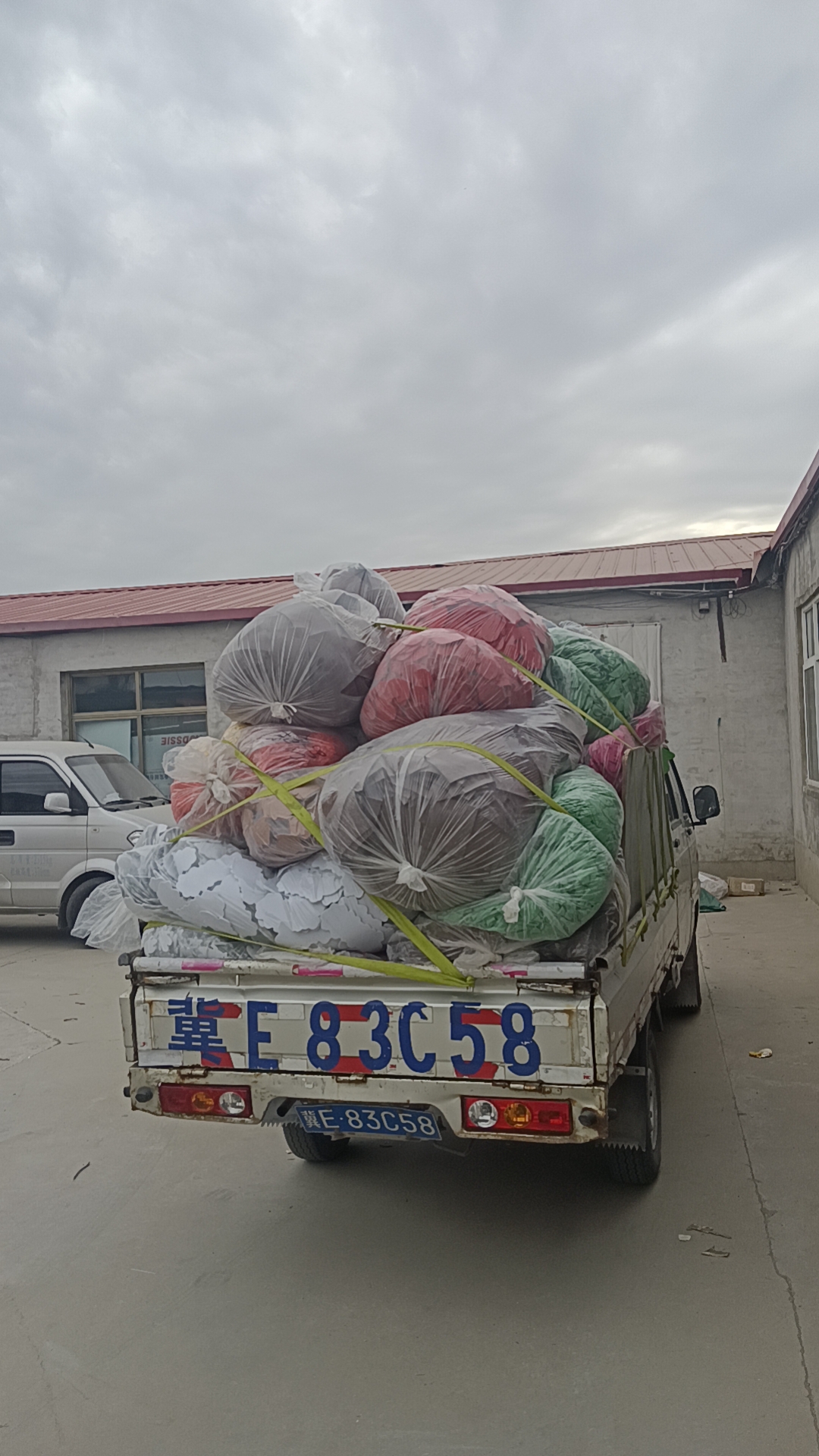 木制结构,还有那些不明物体,是从哪个工业或商业秘境中搬运出来的呢?