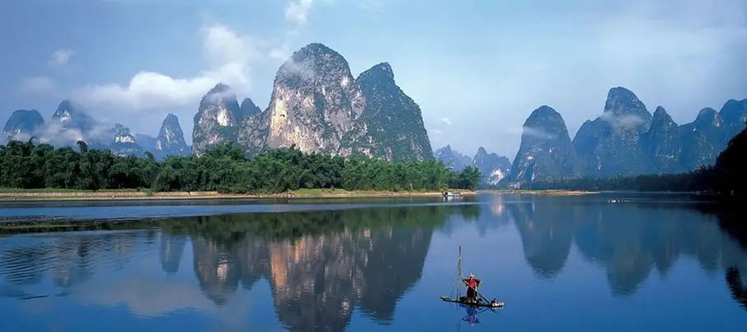 形成的喀斯特岩溶地貌,经过风化侵蚀与时间的积累,才有今天的旖旎风光