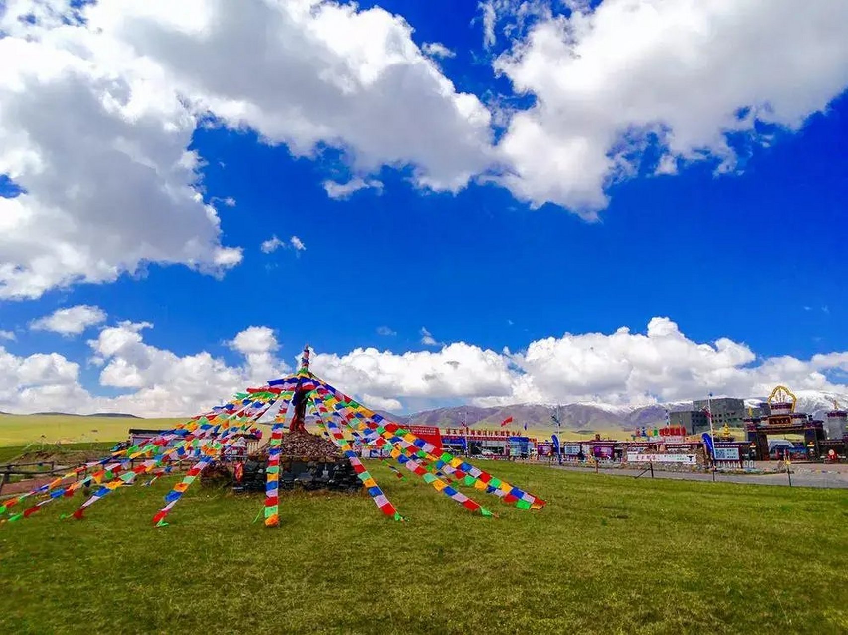 金银滩(原子城)景区位于青海省海晏县金银滩草原,是海北藏族自治州州