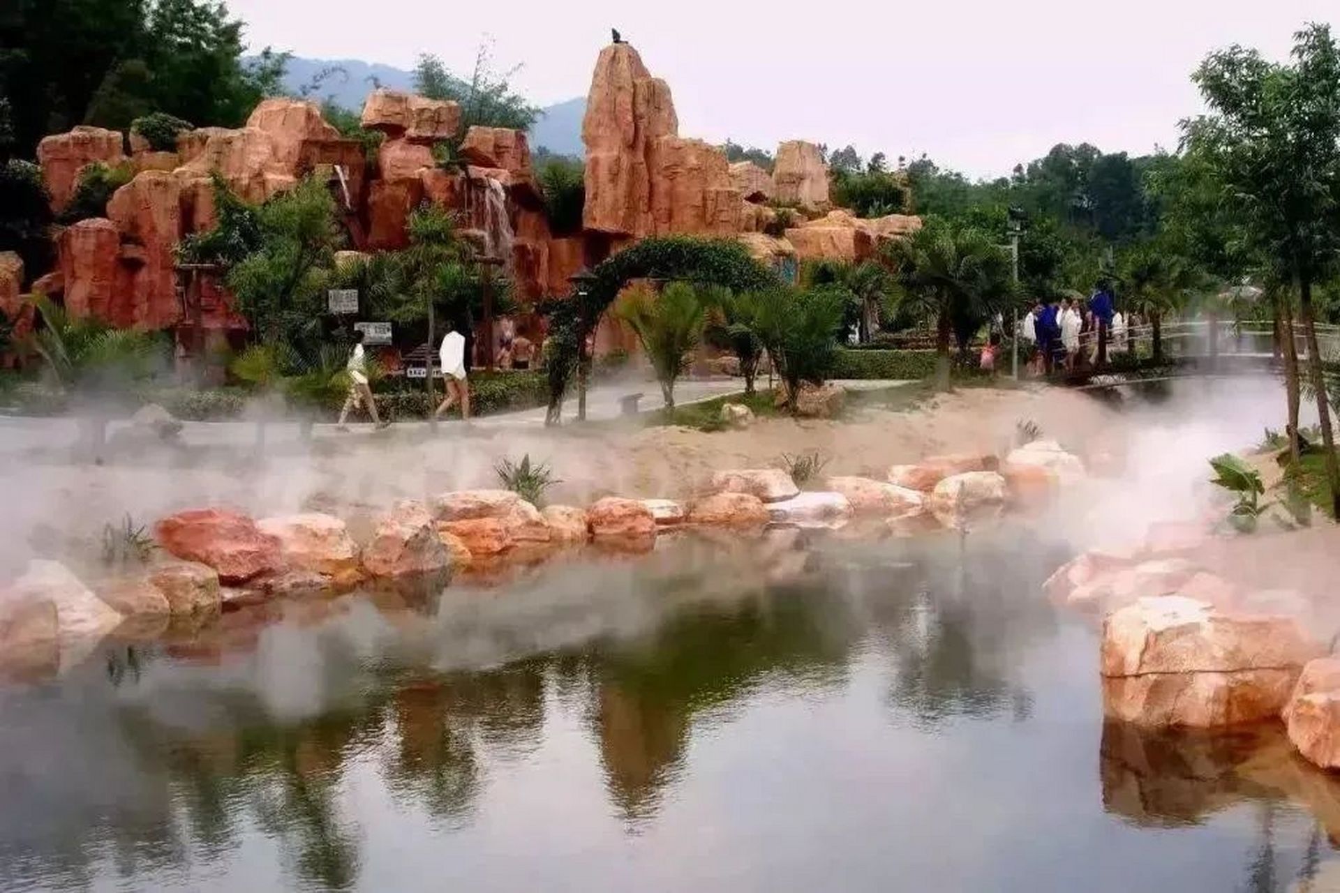 同城大v养成记# 龙门铁泉因含铁元素丰富而被称为罕有的"黄金泉"