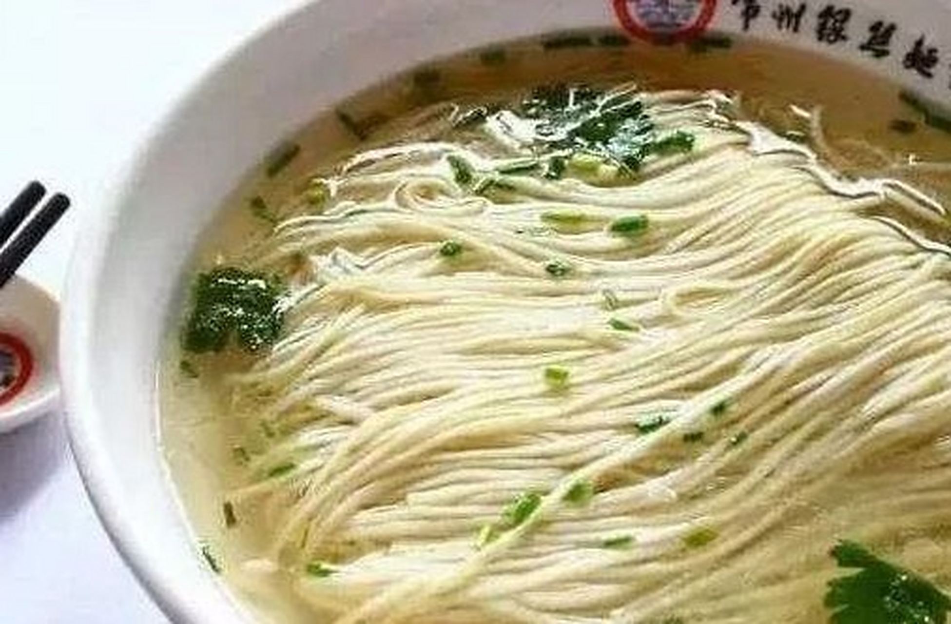 珍惜粮食拒绝浪费# 常州银丝面是江苏常州著名的小吃,十大名点之一