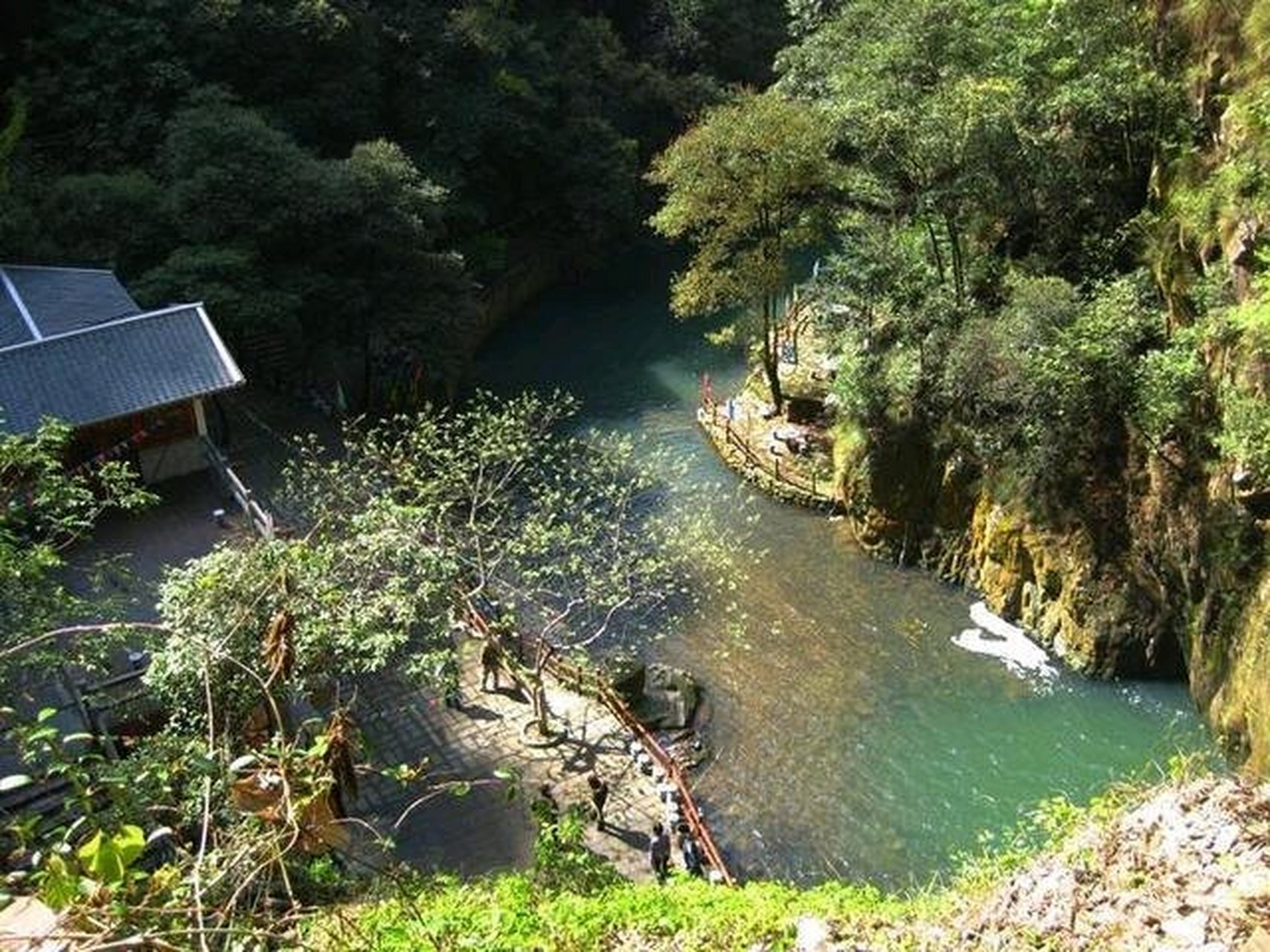 石佛山生态园位于庄河市桂云花满族乡境内,地处碧流河水库上游,占地30