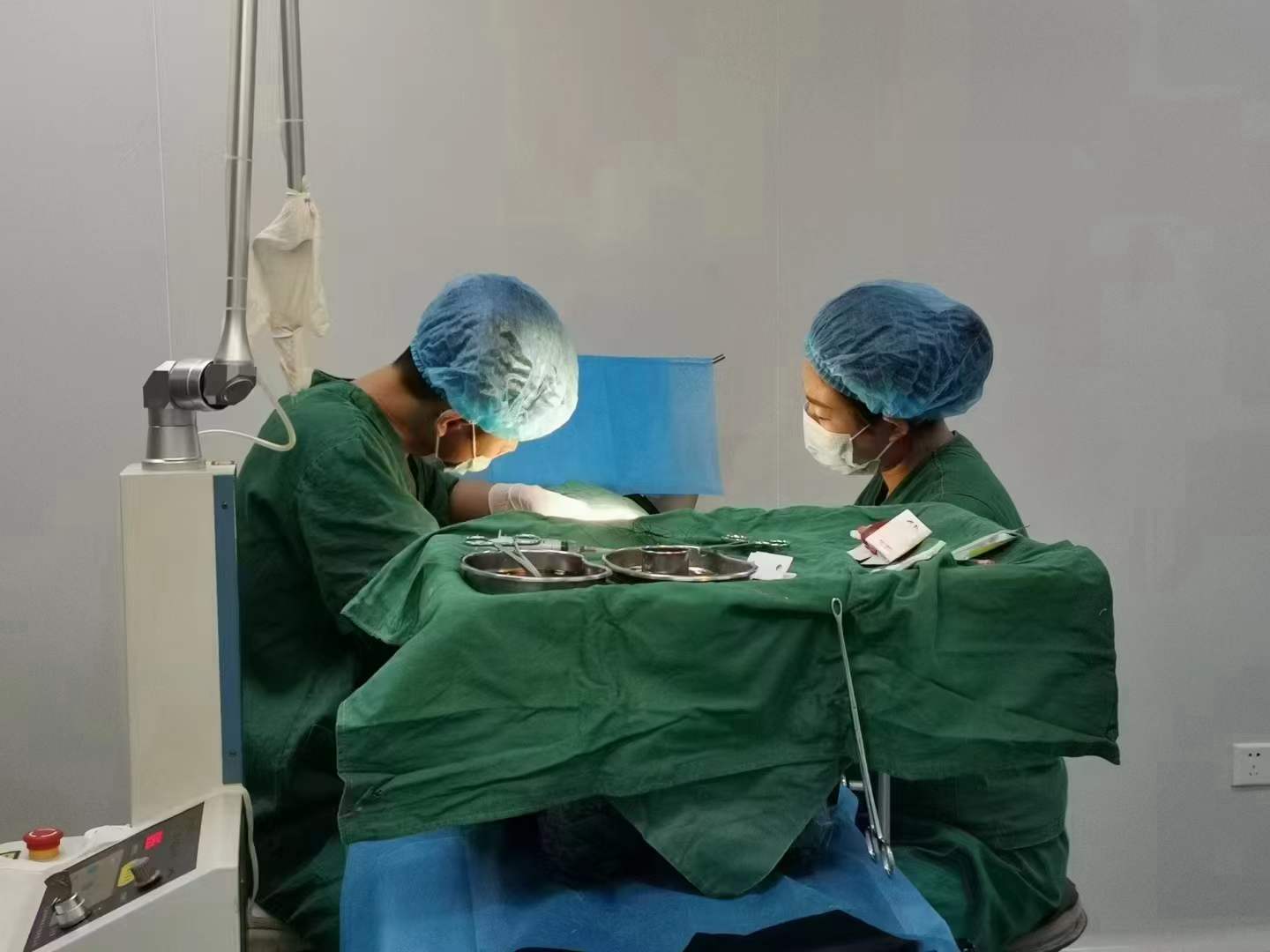 攀枝花九龙医院# 一早各科室都在忙碌中,预约看诊的患者都排好号了